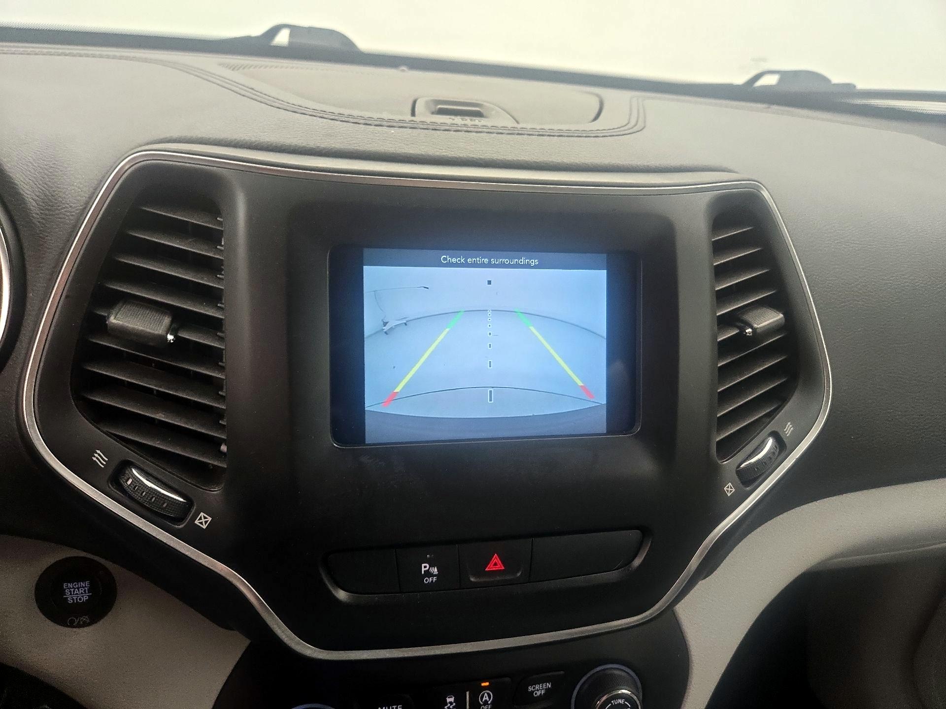 Thumbnail: 2020 Jeep Cherokee - 14