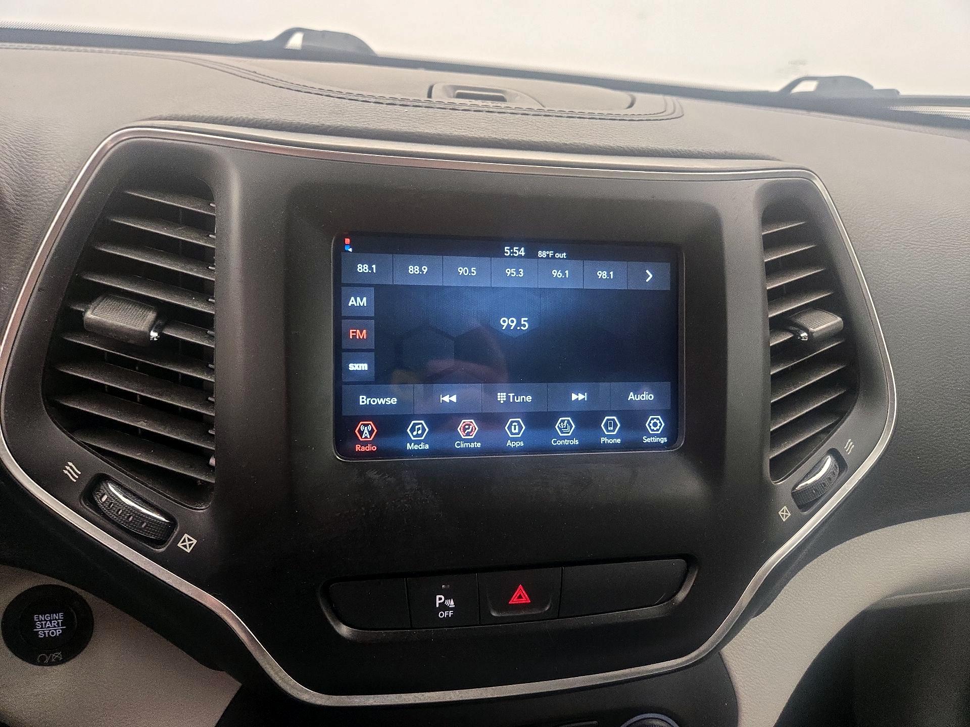 Thumbnail: 2020 Jeep Cherokee - 15