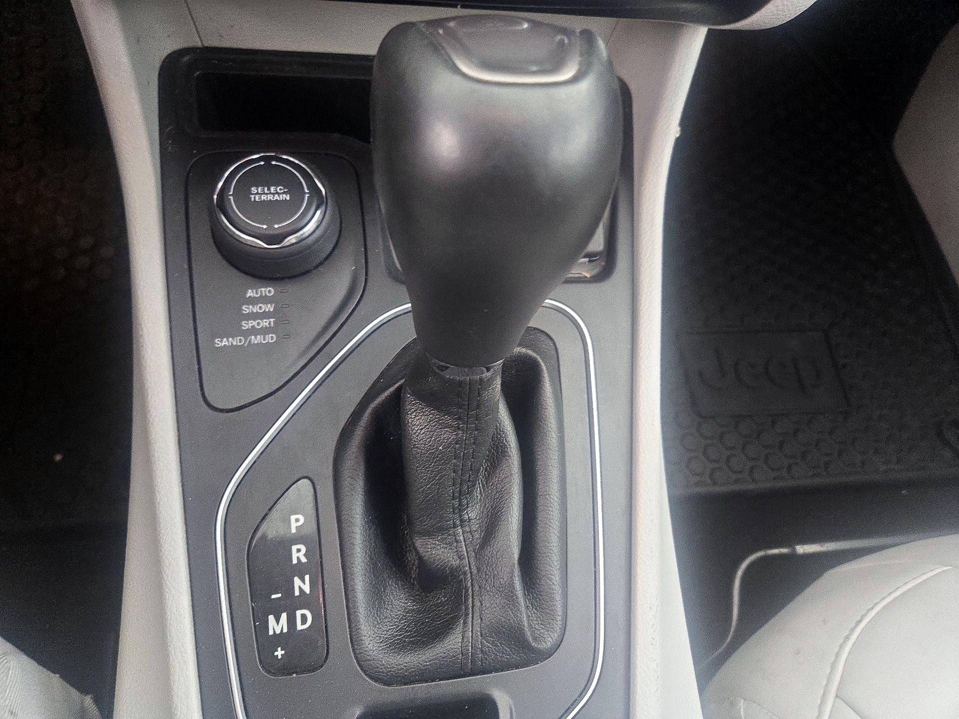 Thumbnail: 2020 Jeep Cherokee - 17