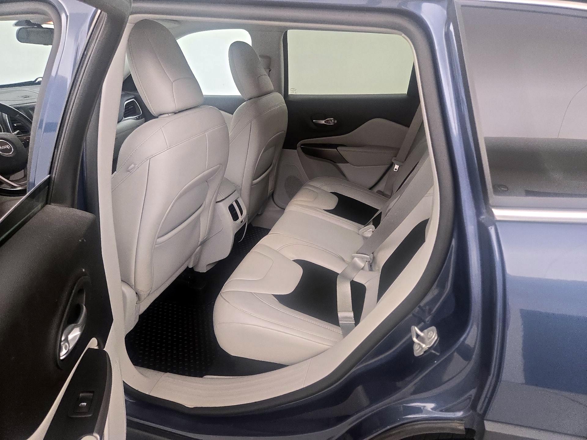 Thumbnail: 2020 Jeep Cherokee - 19