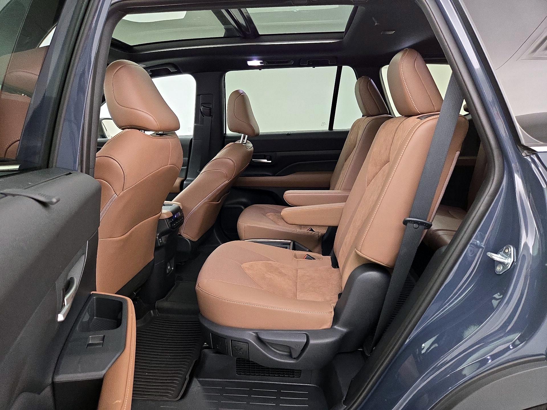 Thumbnail: 2023 Jeep Grand Cherokee - 20