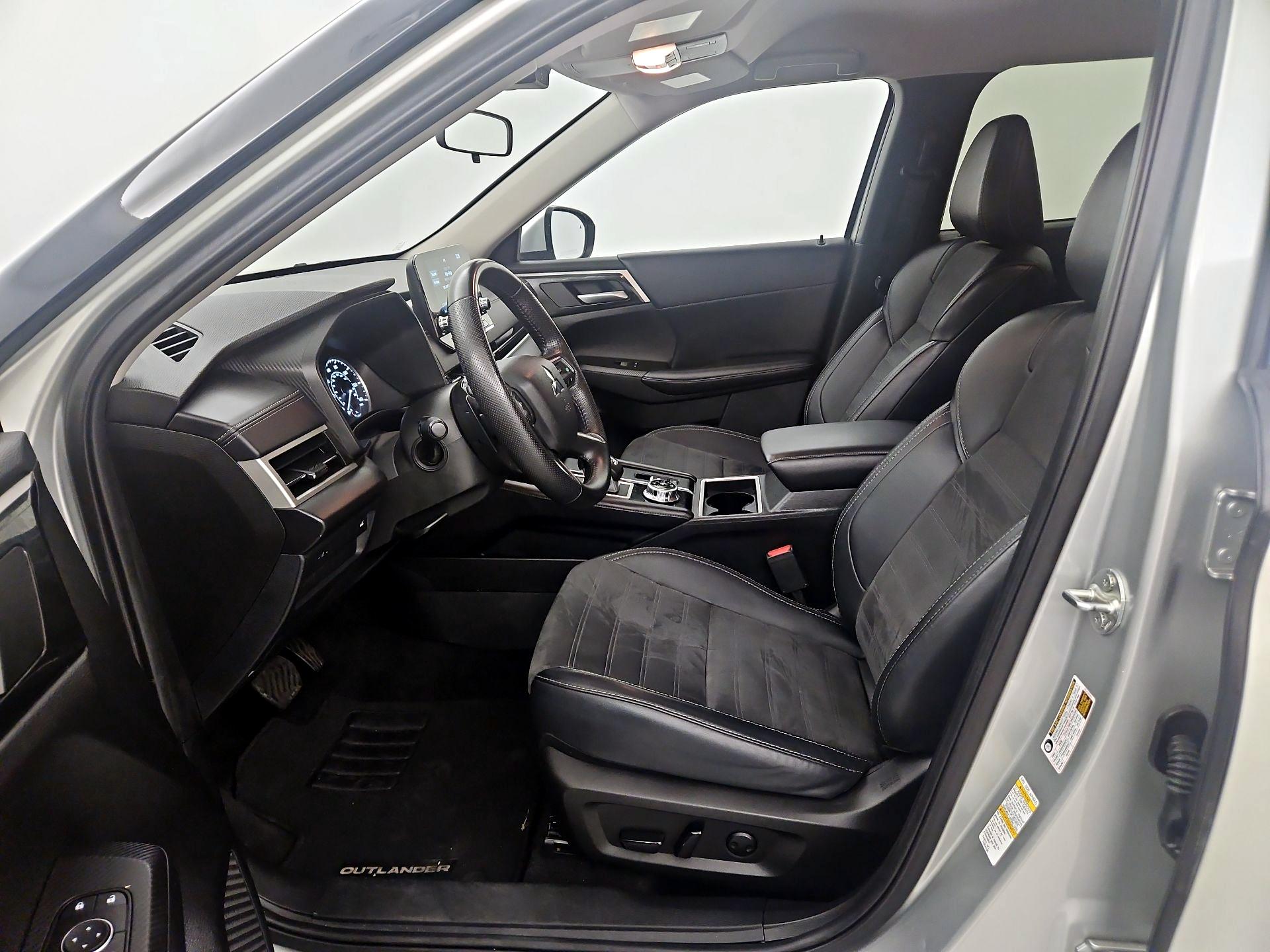 Thumbnail: 2024 Mitsubishi Outlander - 11