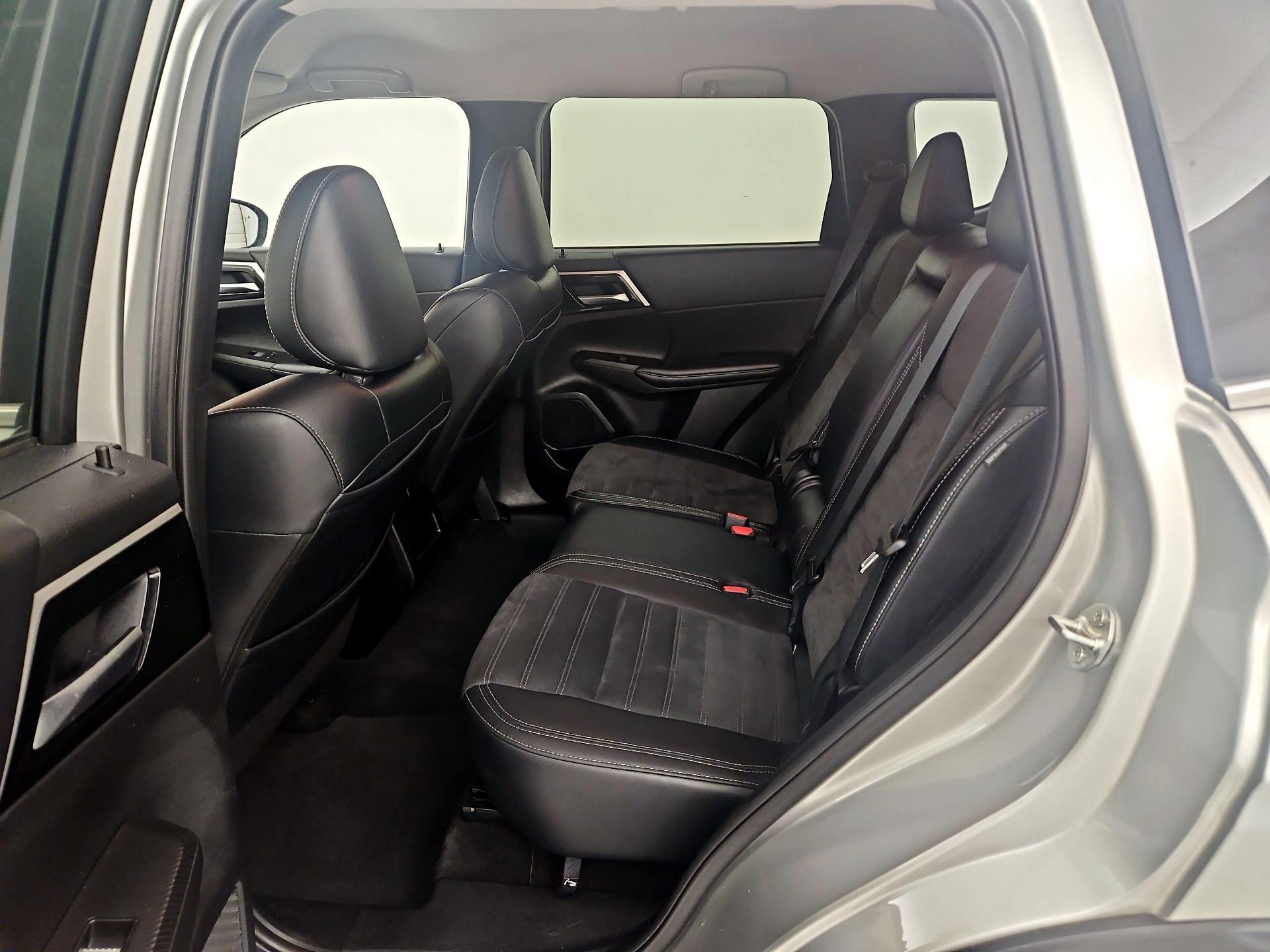 Thumbnail: 2024 Mitsubishi Outlander - 20