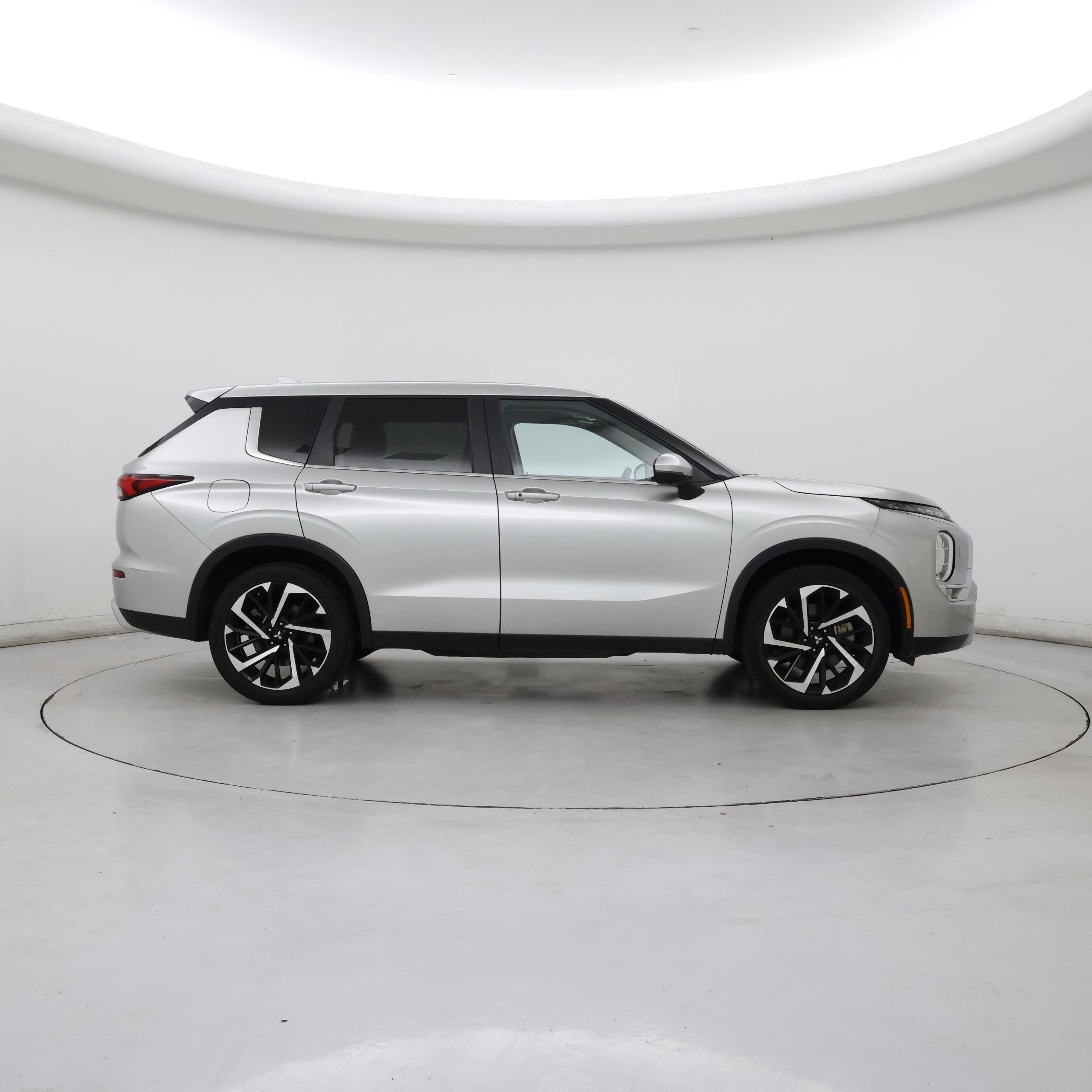 Thumbnail: 2024 Mitsubishi Outlander - 7