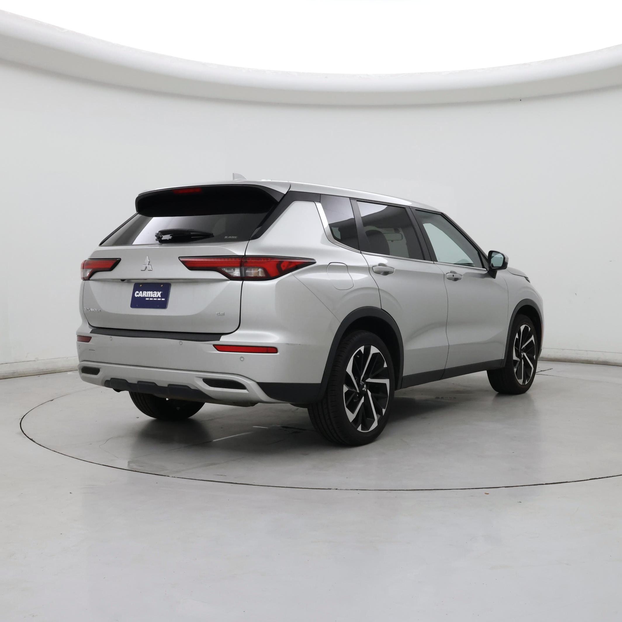 Thumbnail: 2024 Mitsubishi Outlander - 8