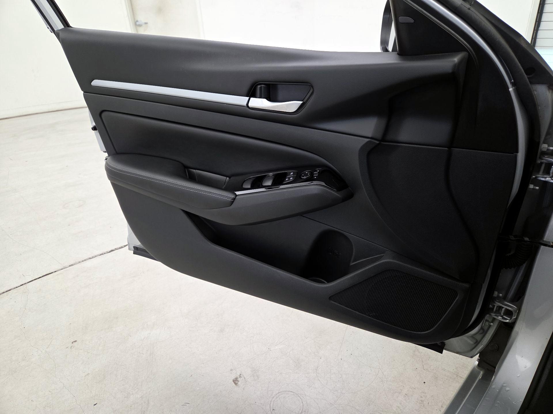 Thumbnail: 2023 Nissan Altima - 12