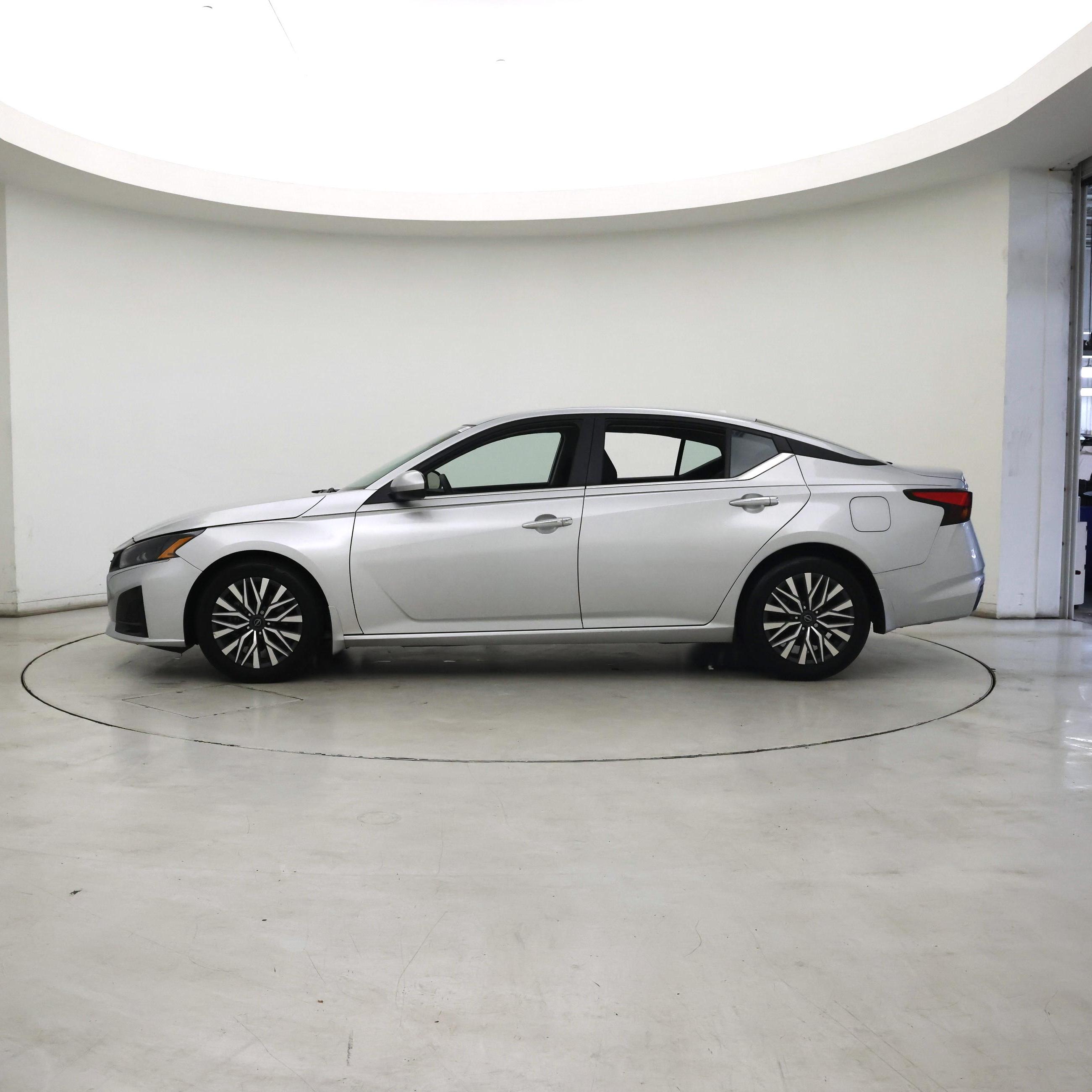 Thumbnail: 2023 Nissan Altima - 3