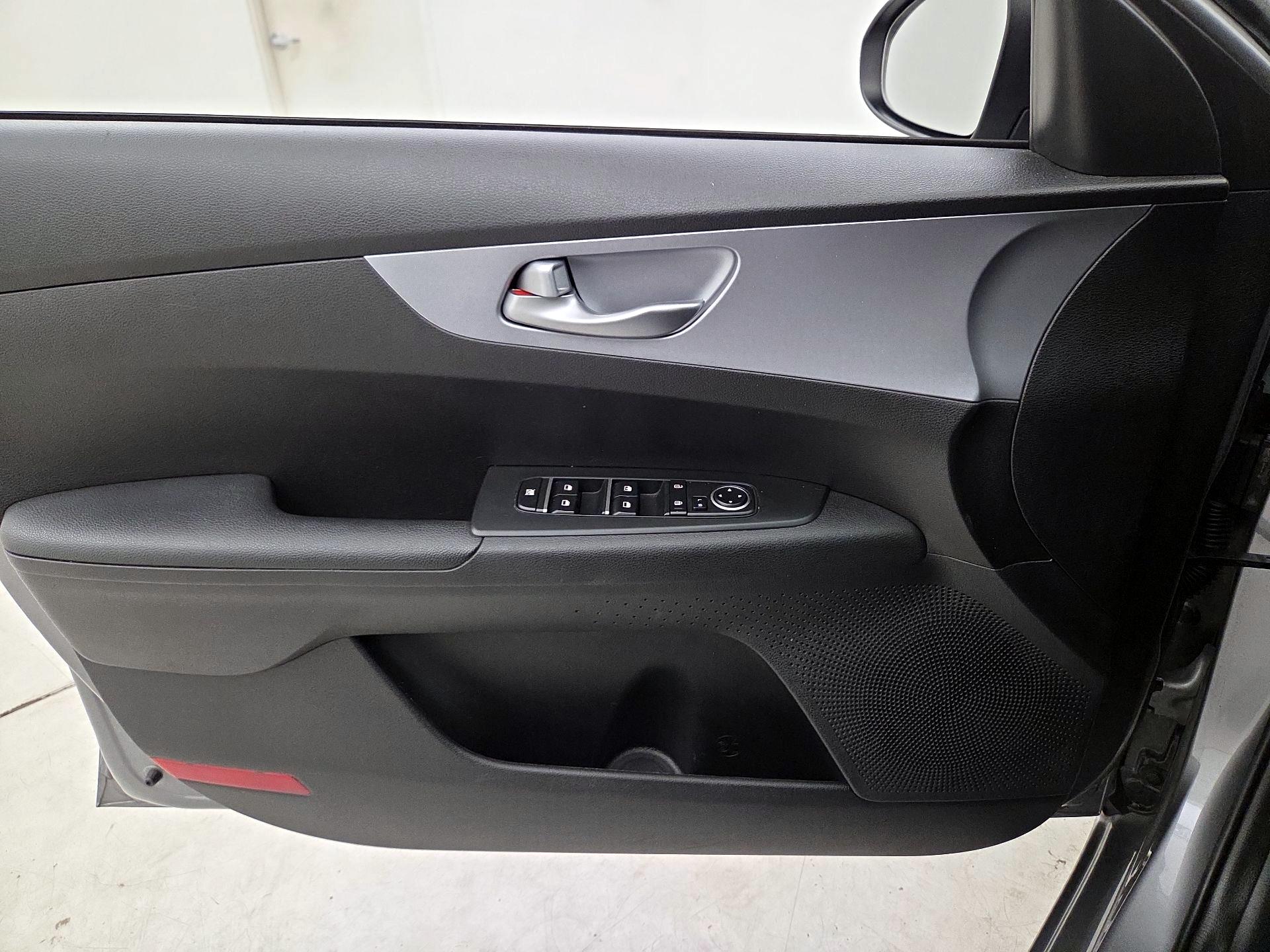 Thumbnail: 2023 Kia Forte - 12