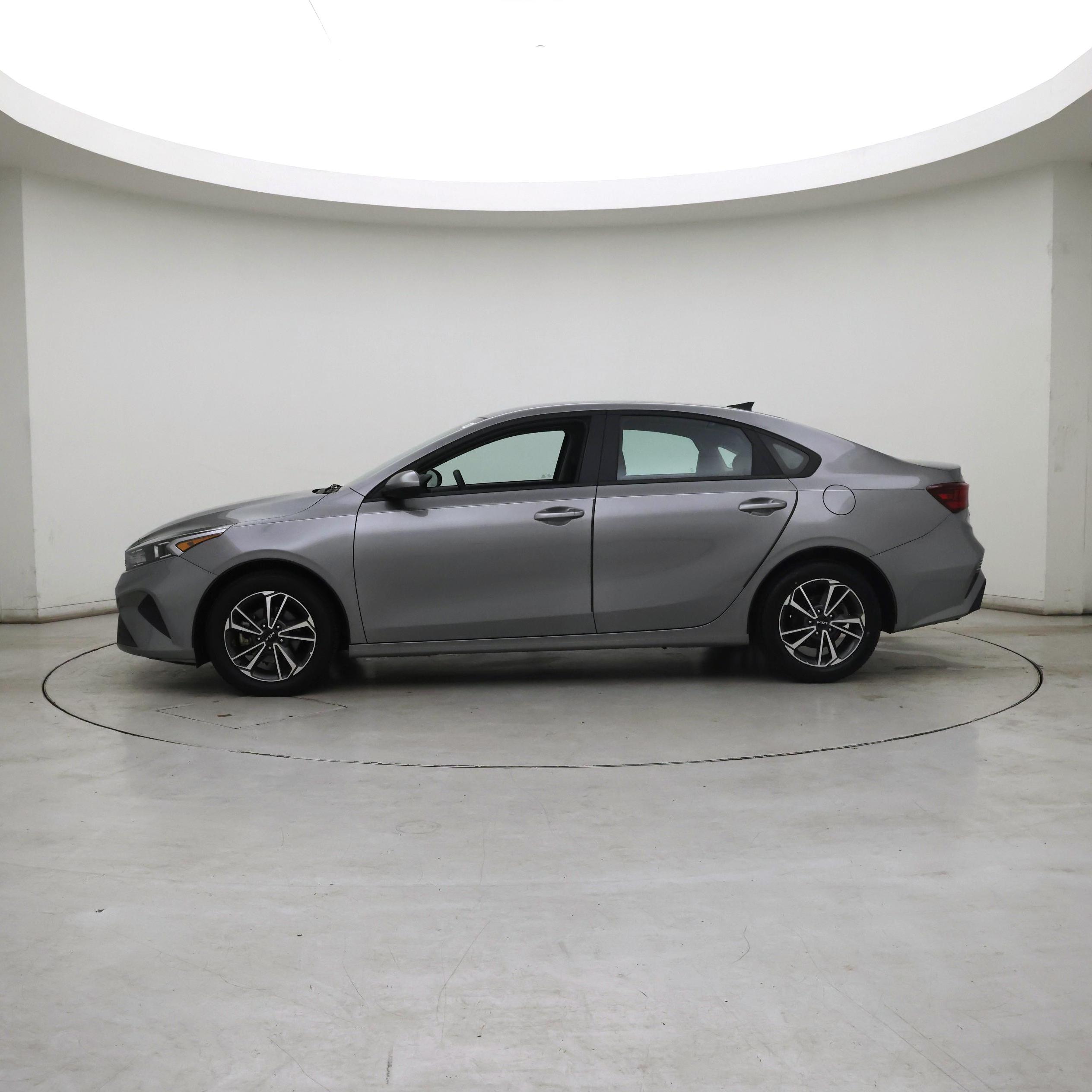 Thumbnail: 2023 Kia Forte - 3