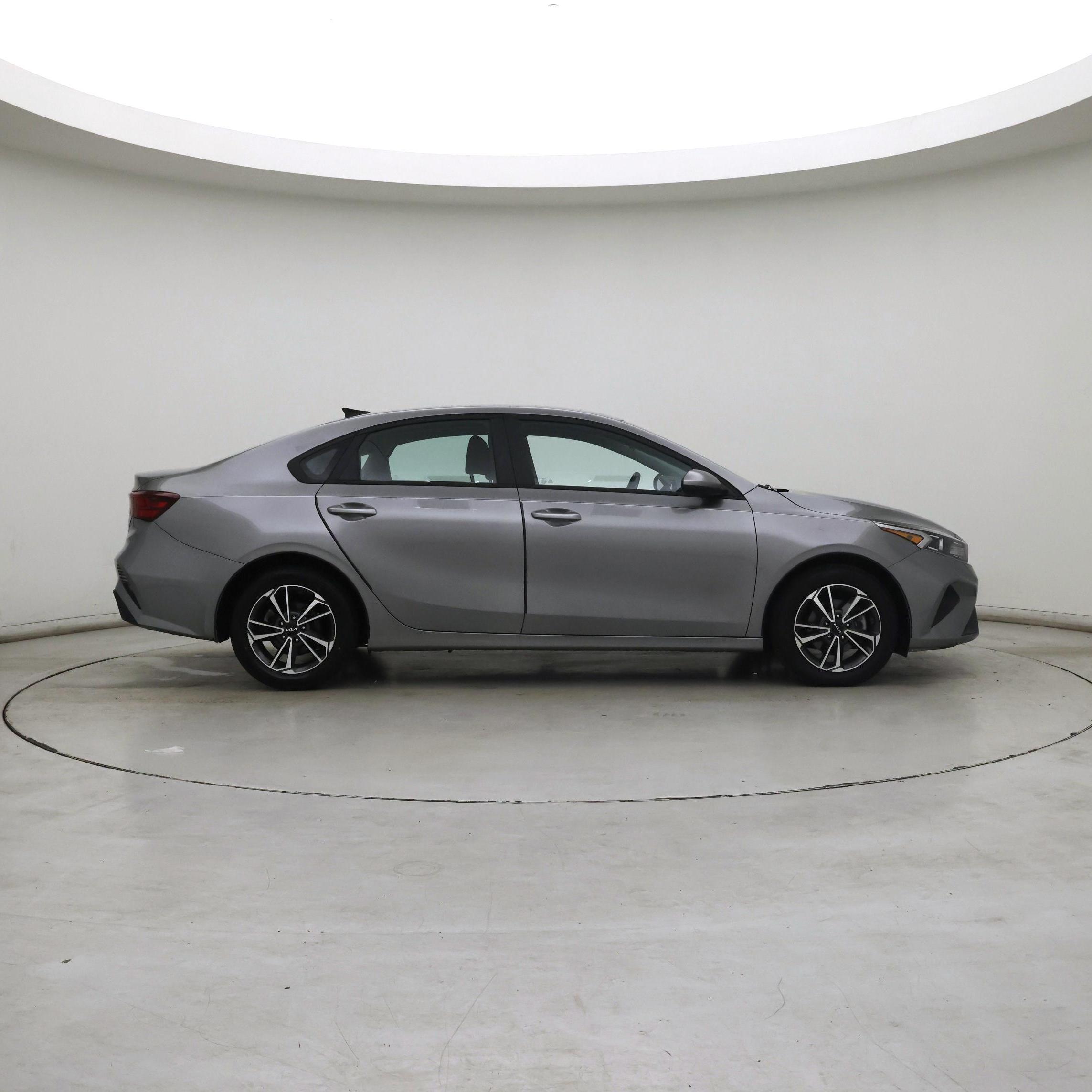 Thumbnail: 2023 Kia Forte - 7