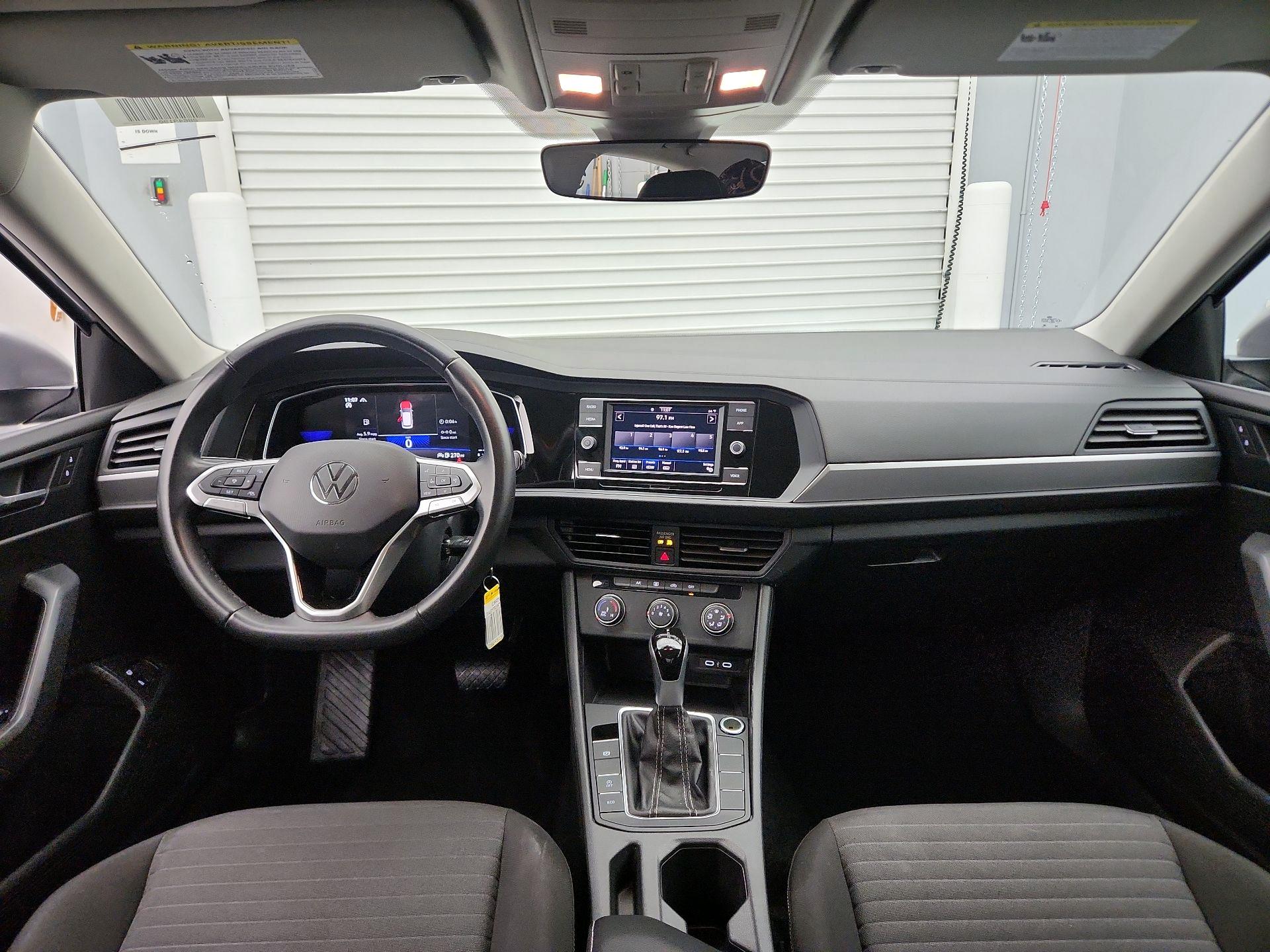 Thumbnail: 2024 Volkswagen Jetta - 9