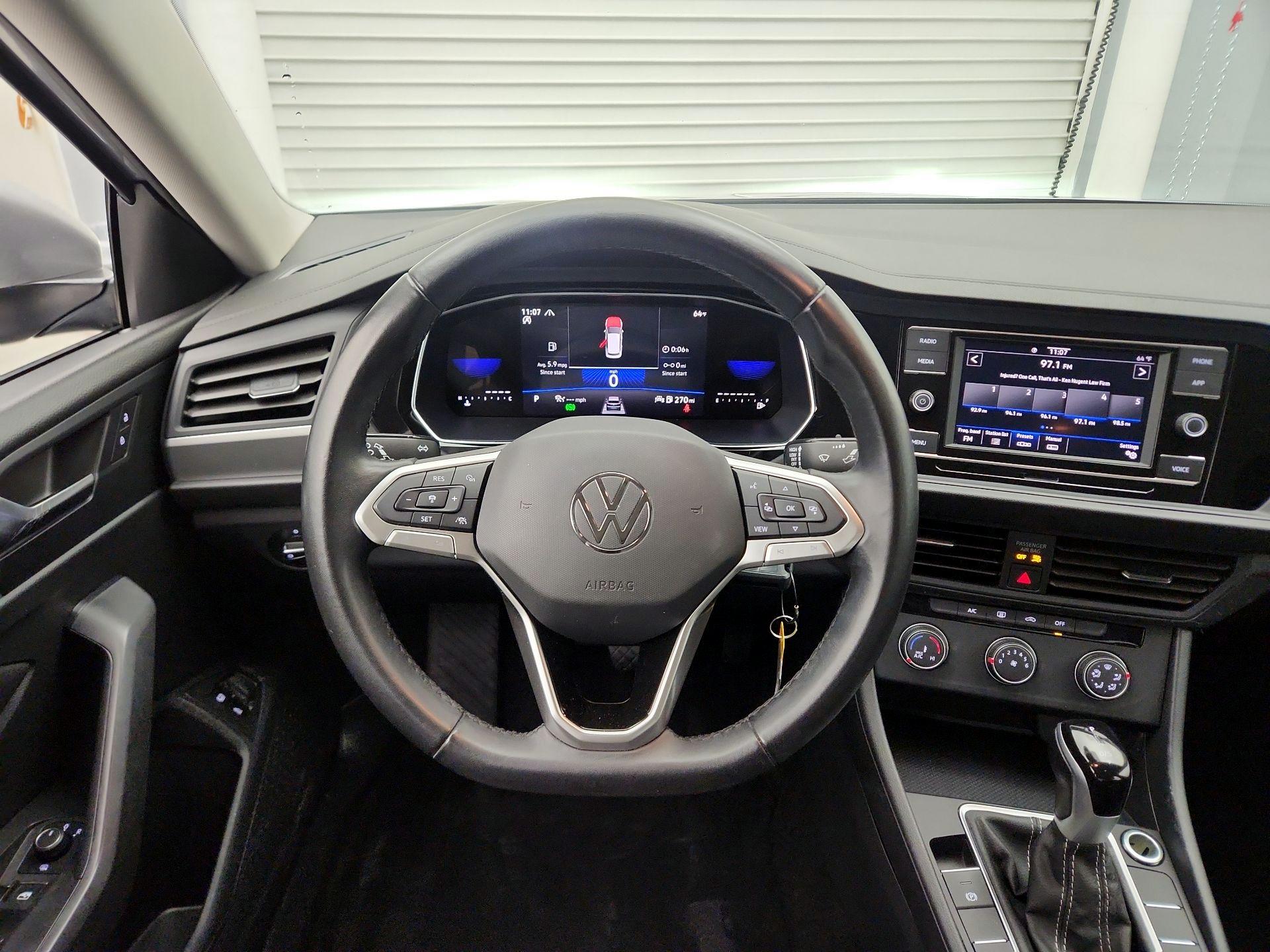 Thumbnail: 2024 Volkswagen Jetta - 10