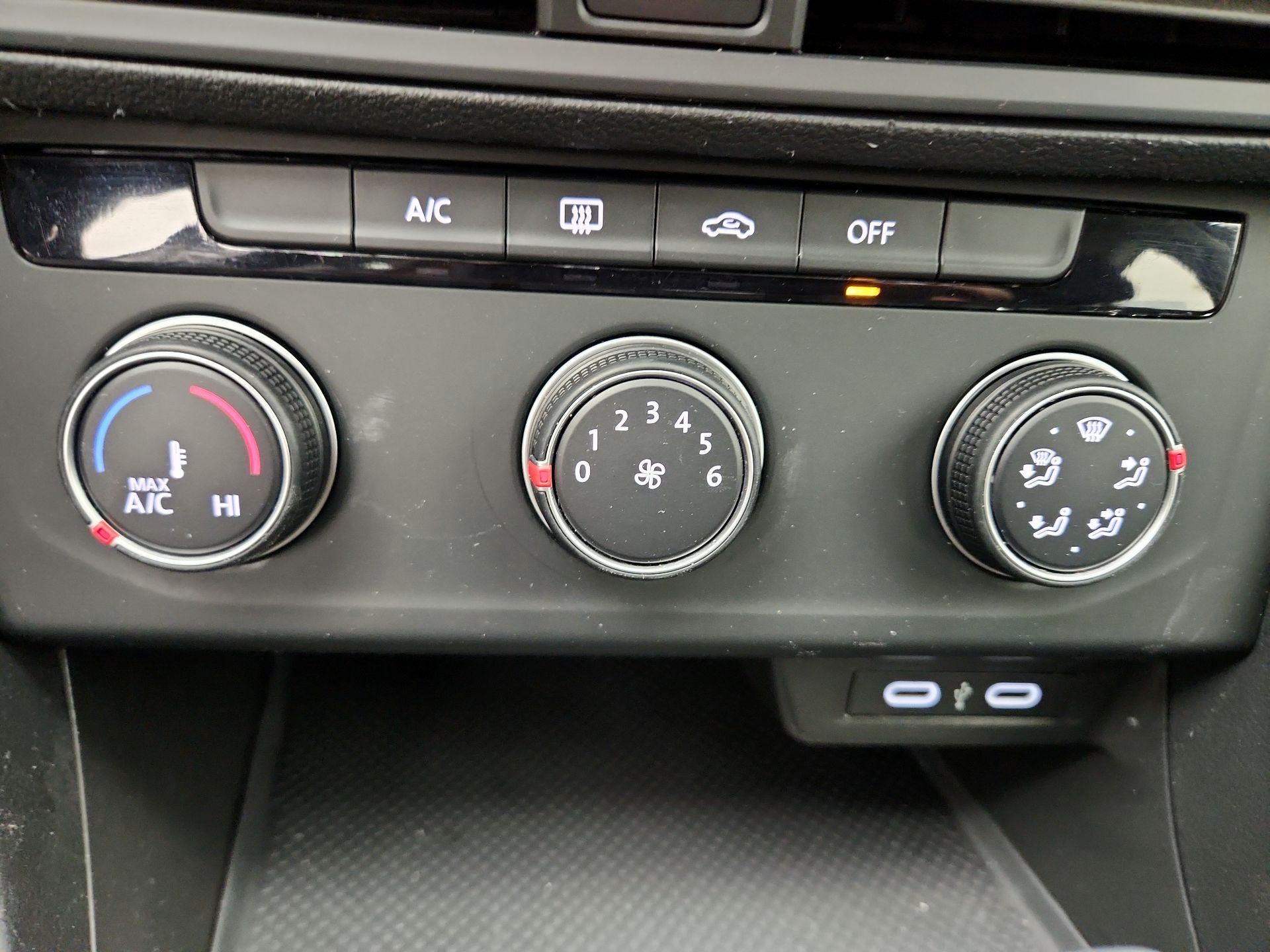 Thumbnail: 2024 Volkswagen Jetta - 16