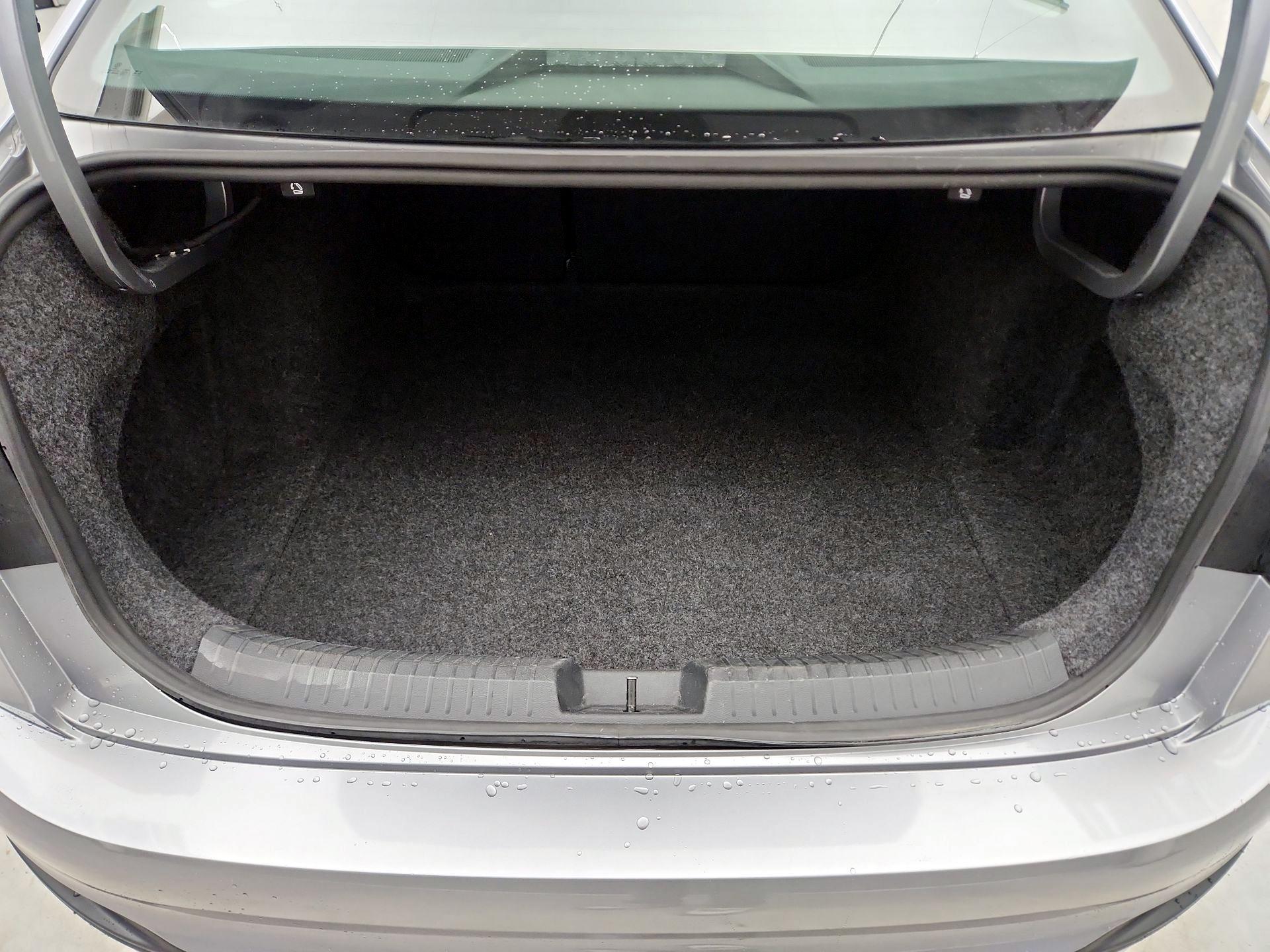 Thumbnail: 2024 Volkswagen Jetta - 20