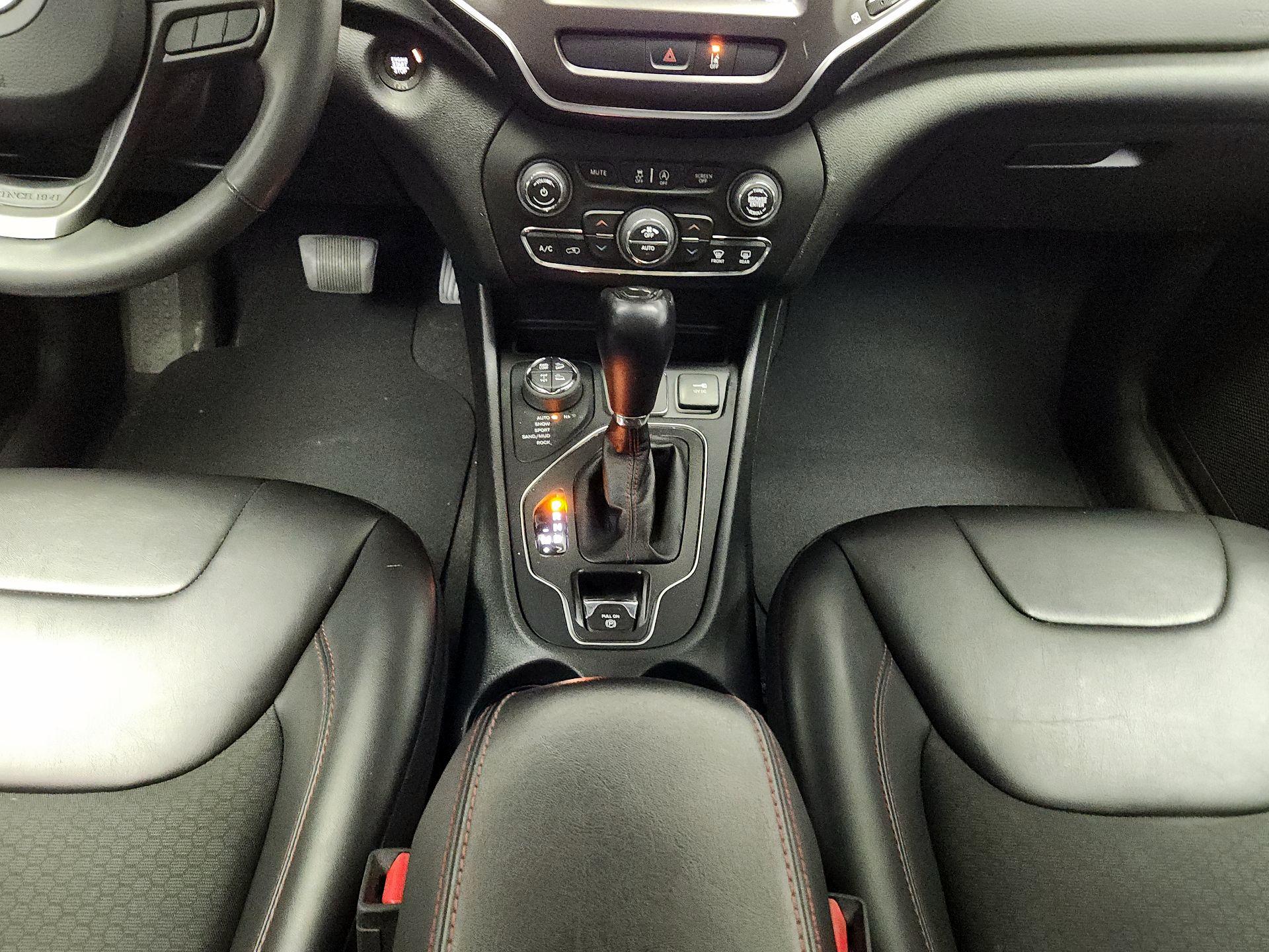 Thumbnail: 2022 Jeep Cherokee - 18