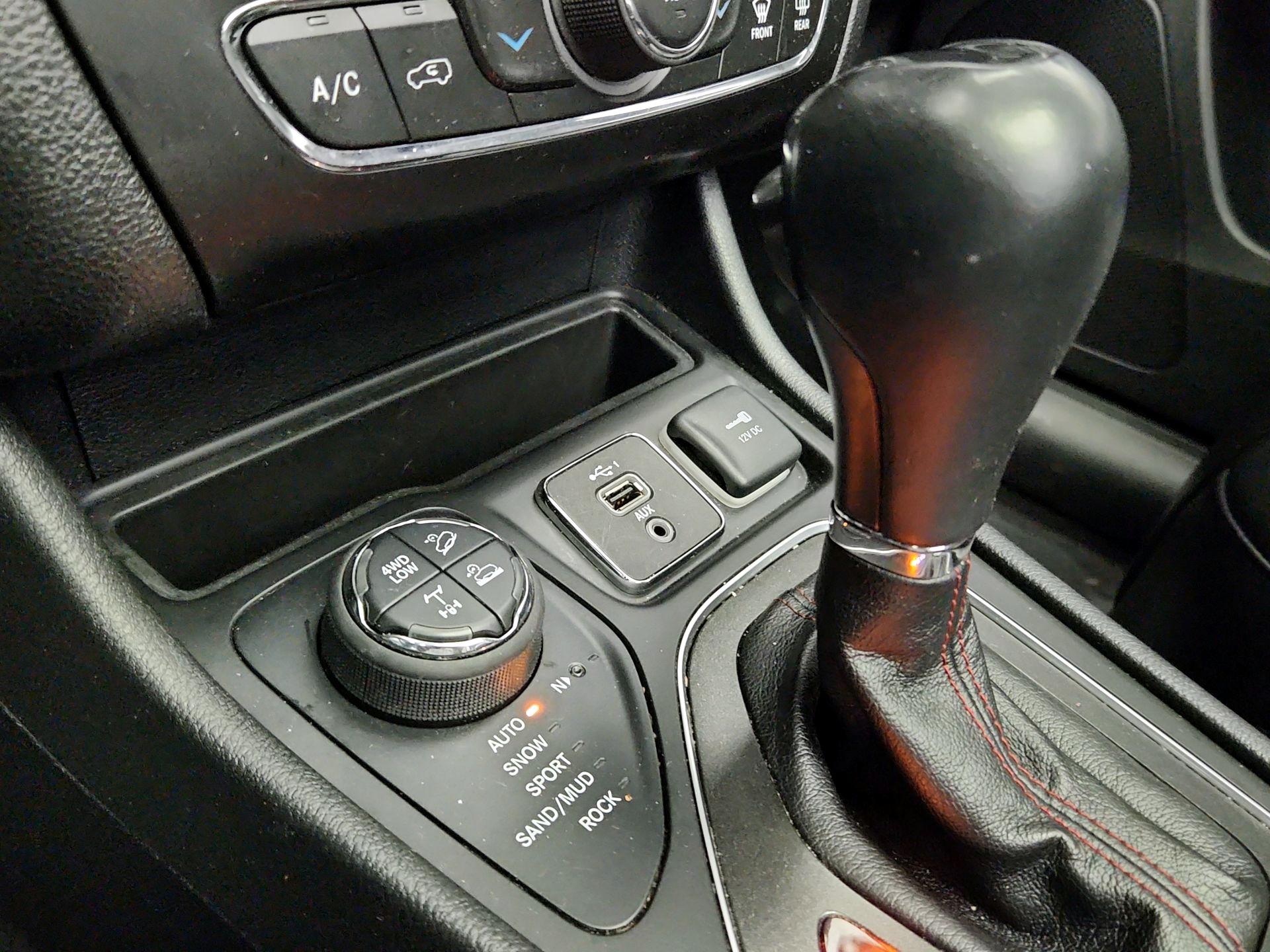 Thumbnail: 2022 Jeep Cherokee - 19