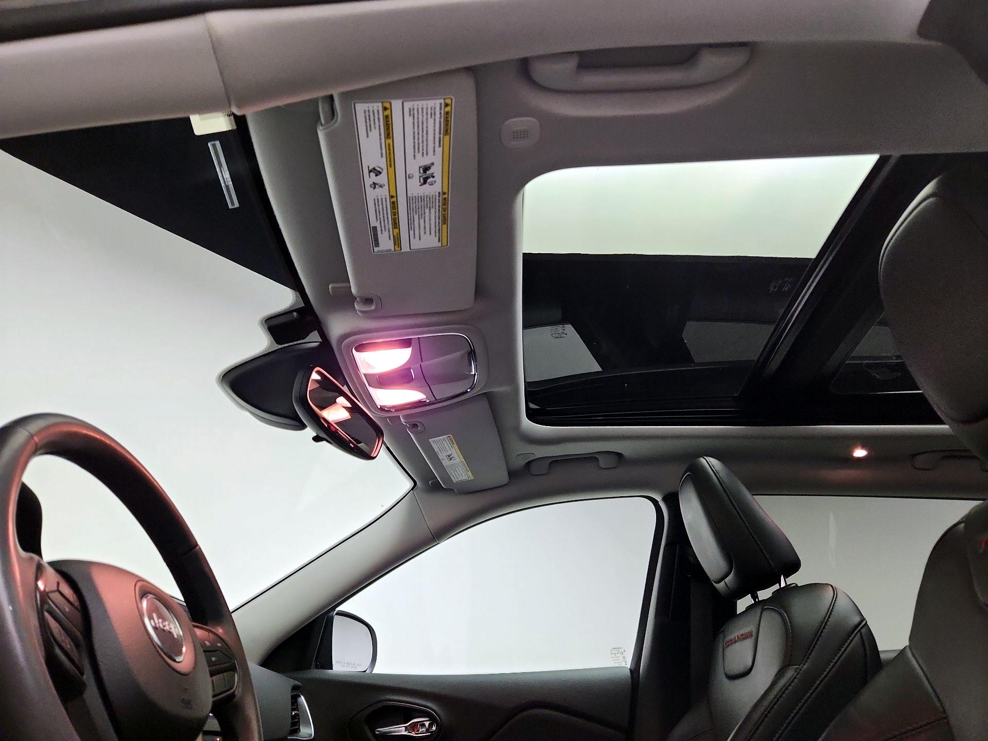 Thumbnail: 2022 Jeep Cherokee - 20