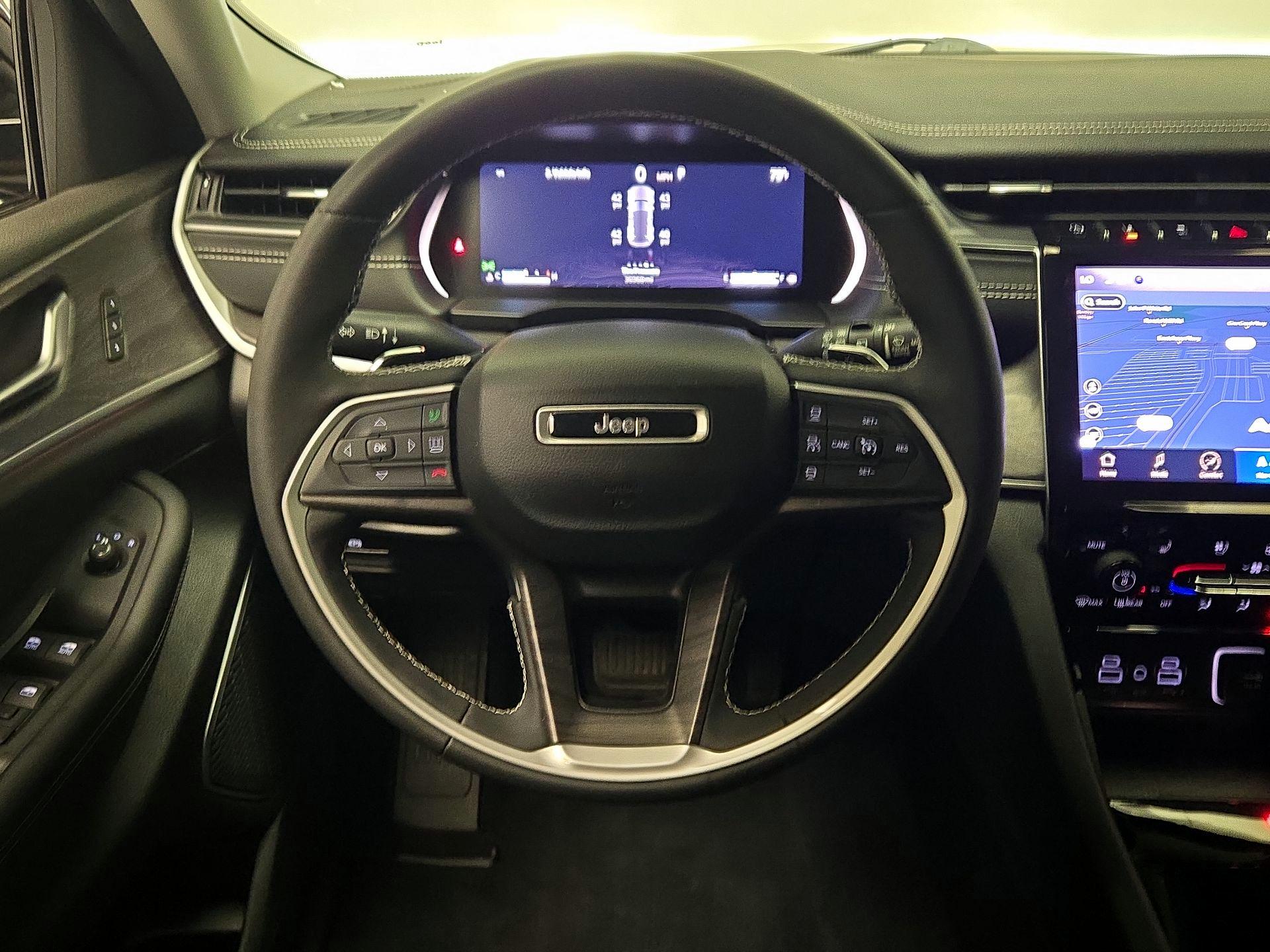 Thumbnail: 2023 Jeep Grand Cherokee - 10