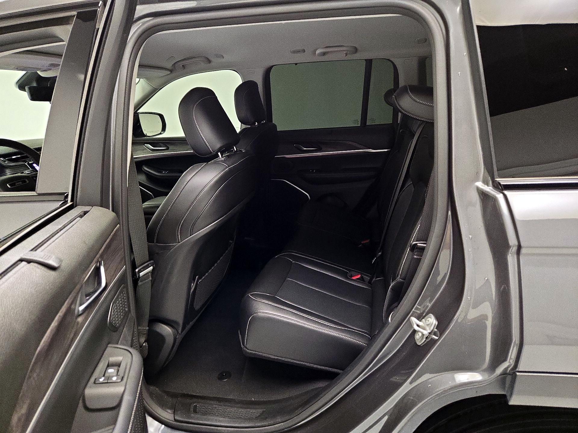 Thumbnail: 2023 Jeep Grand Cherokee - 20