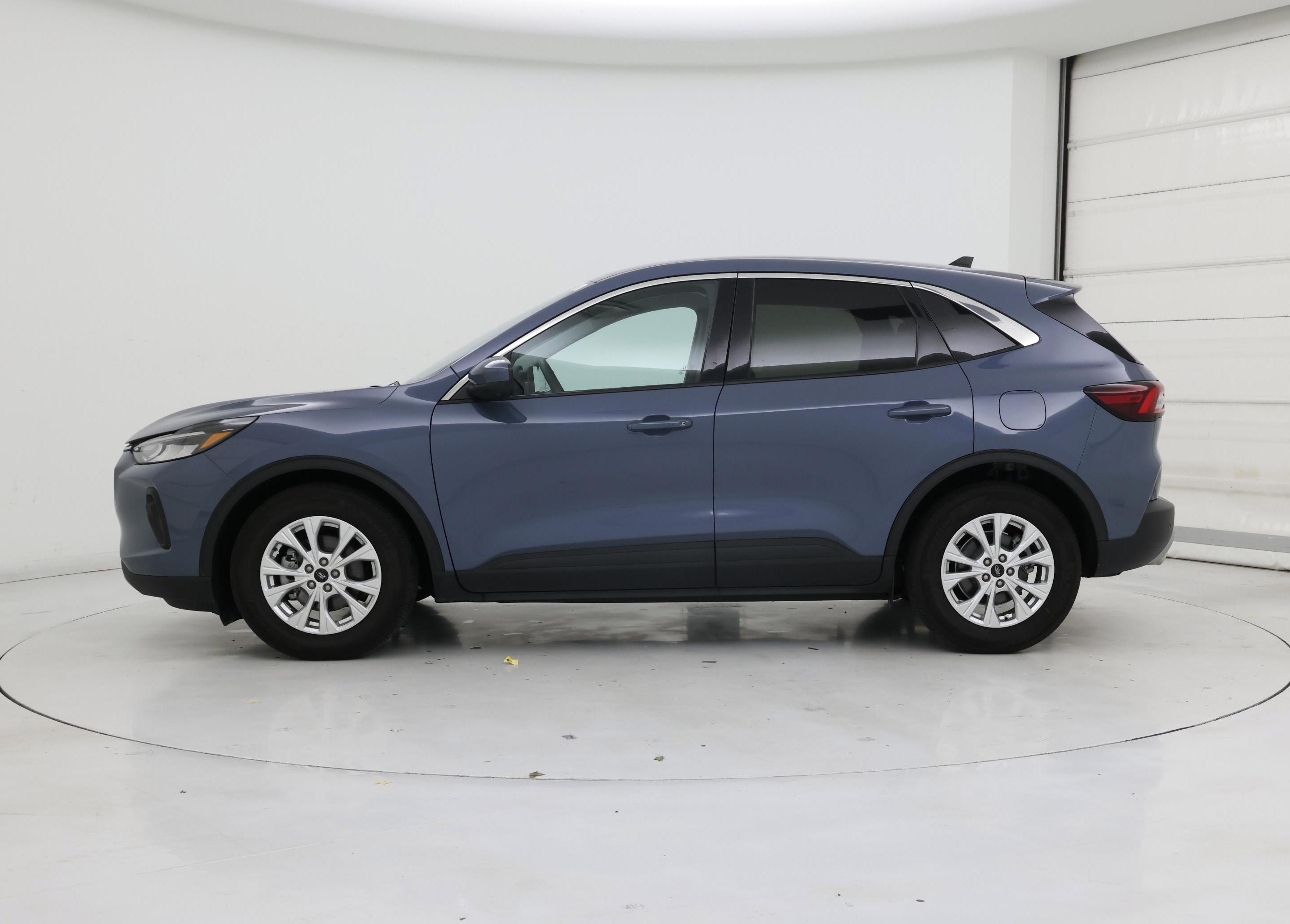 Thumbnail: 2023 Ford Escape - 3