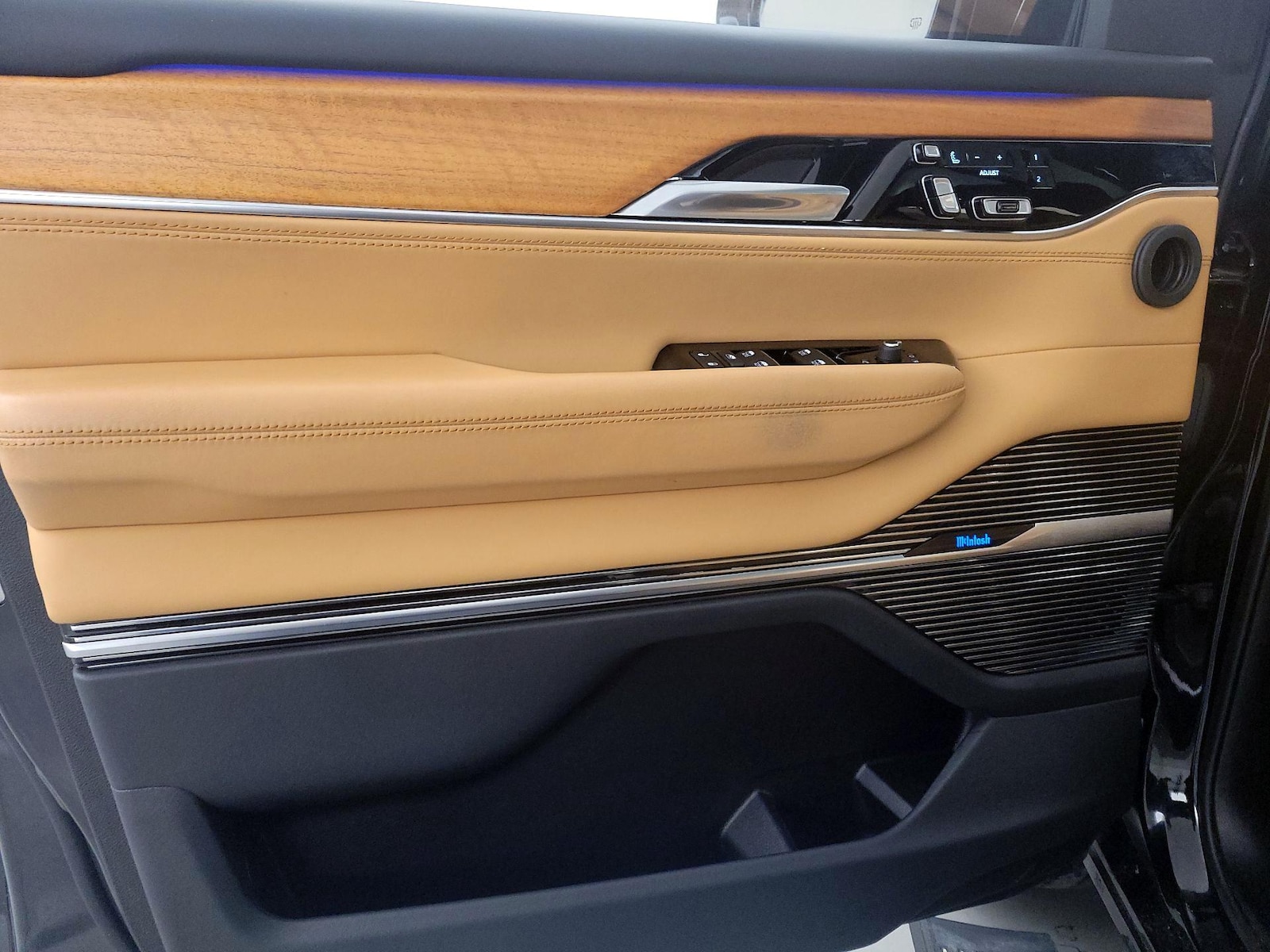 2022 Jeep Grand Wagoneer Series III - Photo 13