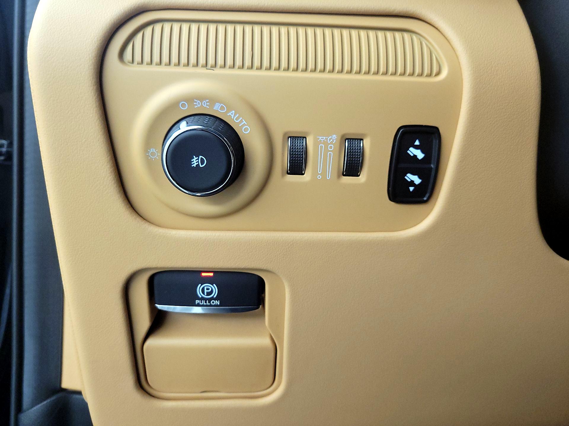 Thumbnail: 2022 Jeep Grand Wagoneer - 13