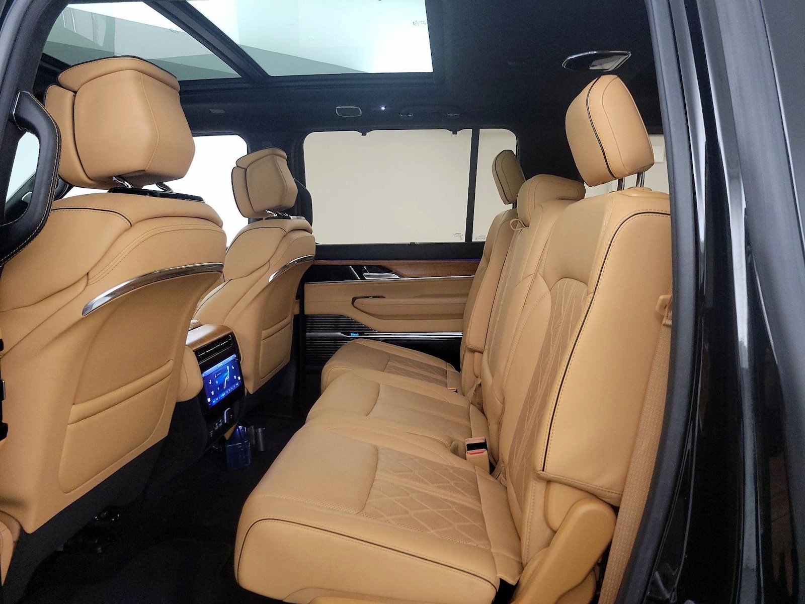 2022 Jeep Grand Wagoneer Series III - Photo 22