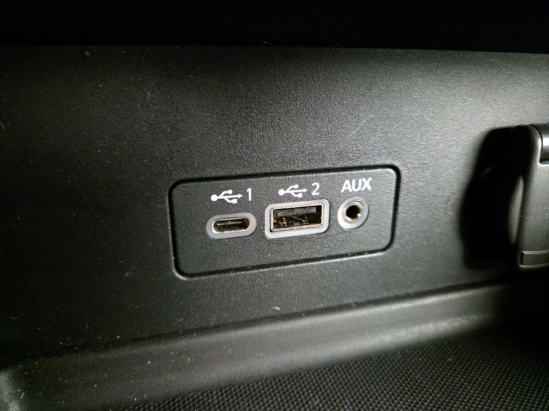 Thumbnail: 2021 Nissan Sentra - 18