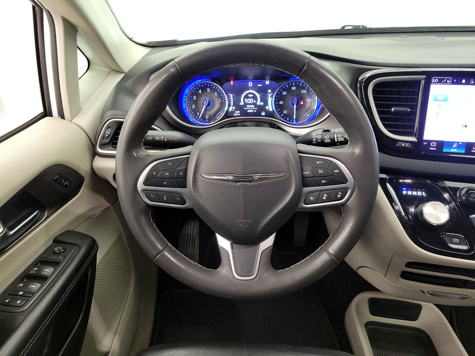 Thumbnail: 2022 Chrysler Pacifica - 10