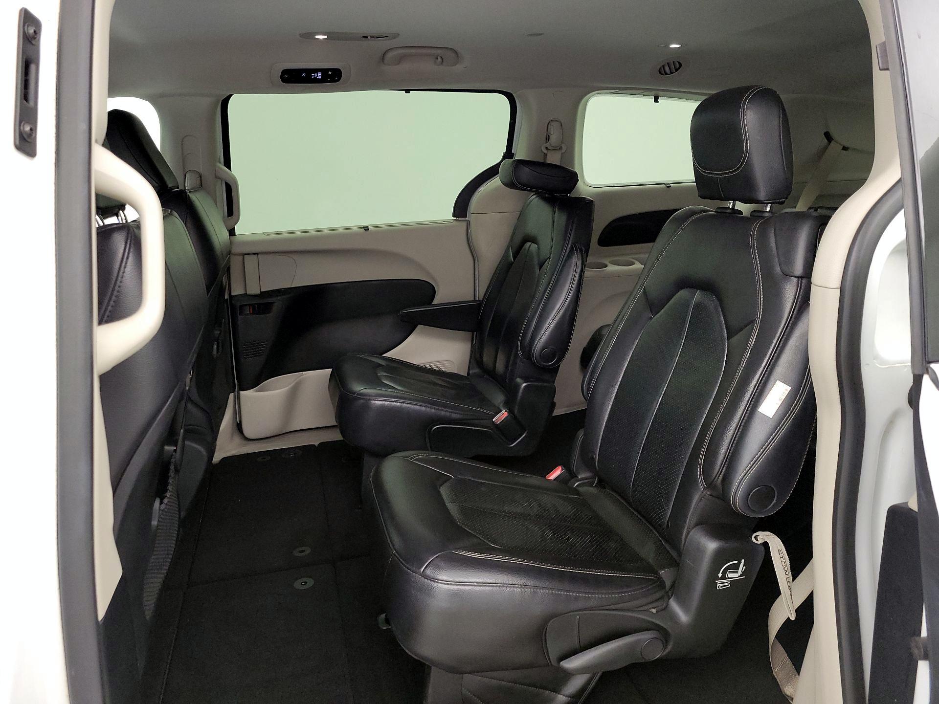 Thumbnail: 2022 Chrysler Pacifica - 19