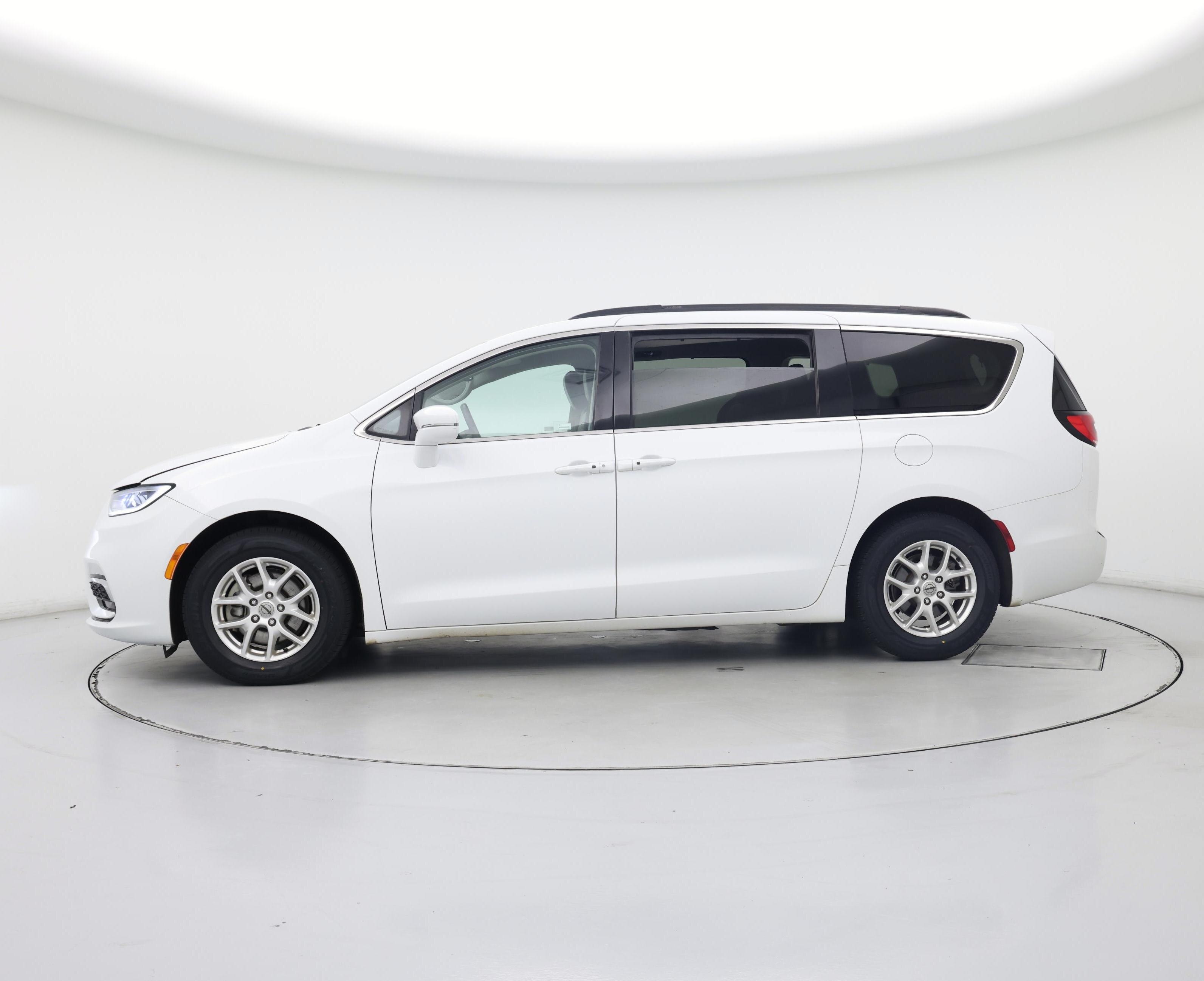 Thumbnail: 2022 Chrysler Pacifica - 3
