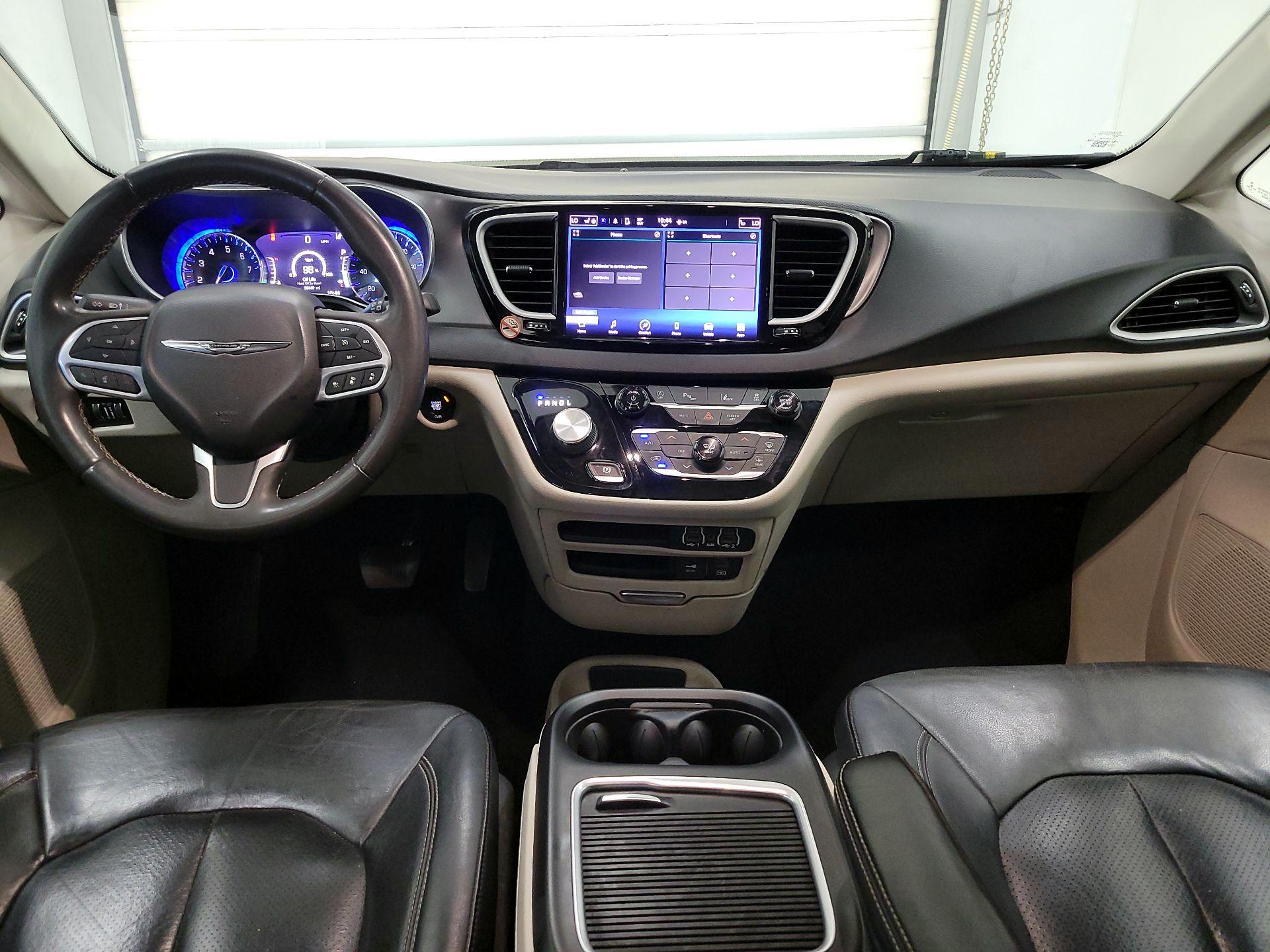 Thumbnail: 2022 Chrysler Pacifica - 9
