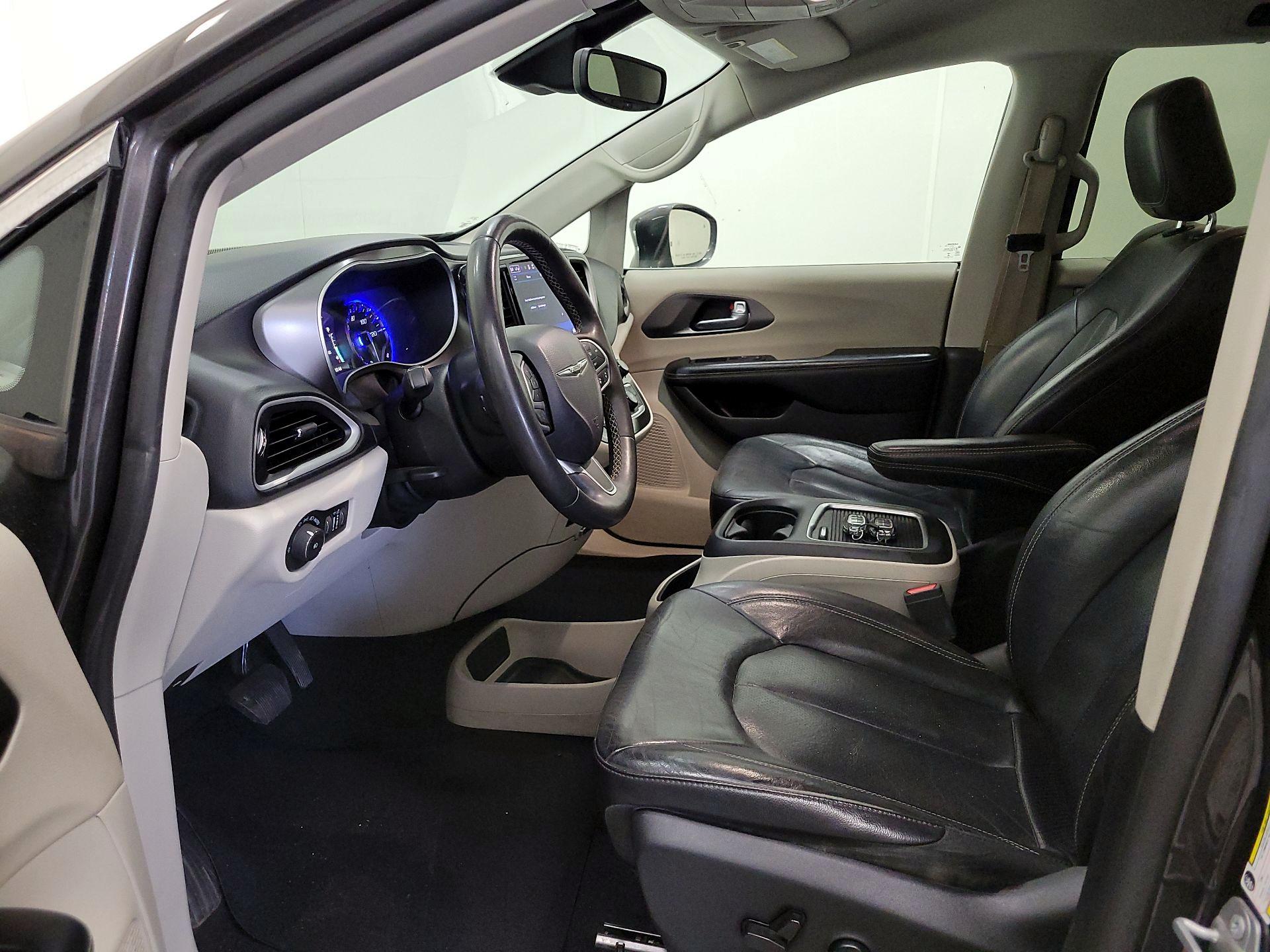 Thumbnail: 2022 Chrysler Pacifica - 11