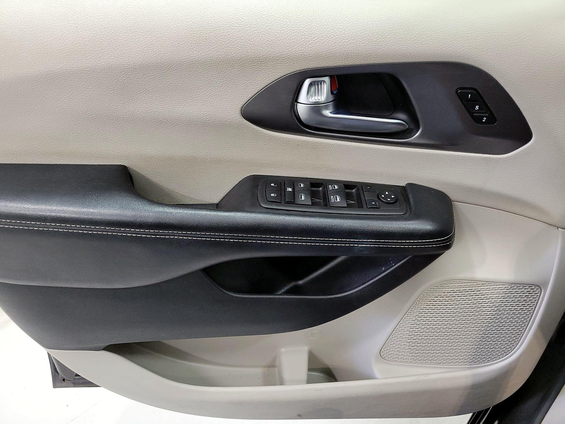 Thumbnail: 2022 Chrysler Pacifica - 12