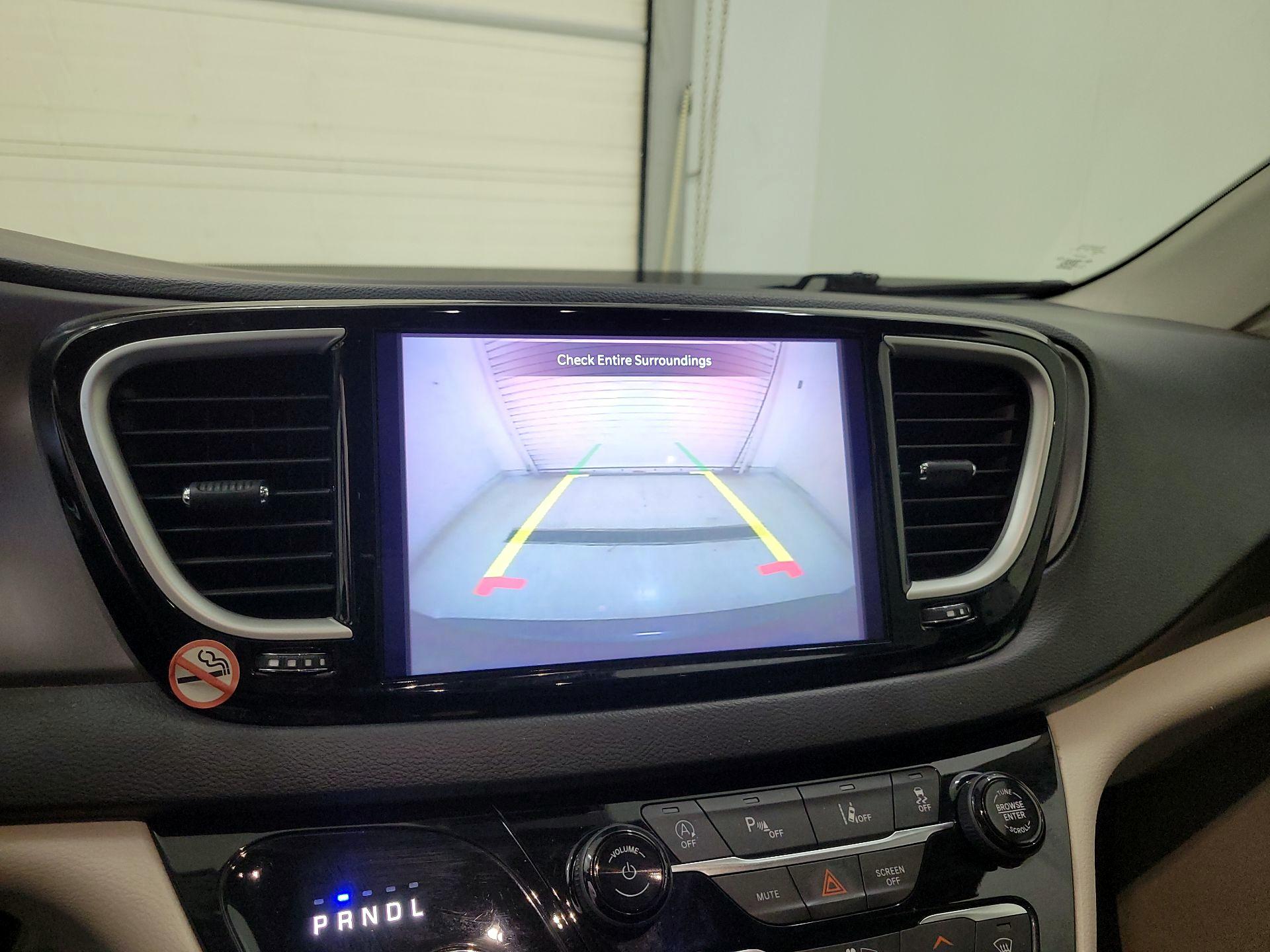 Thumbnail: 2022 Chrysler Pacifica - 14