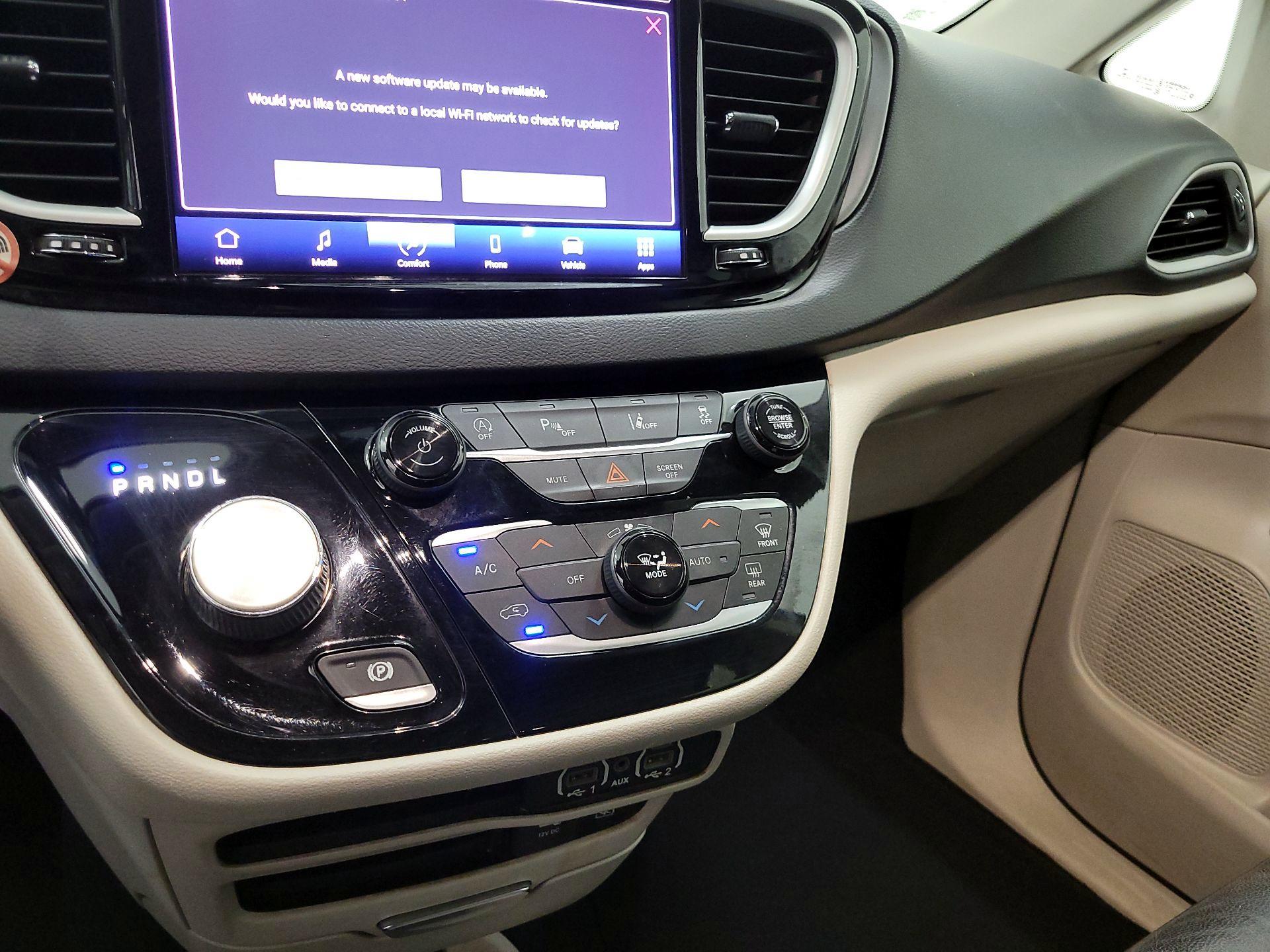 Thumbnail: 2022 Chrysler Pacifica - 16