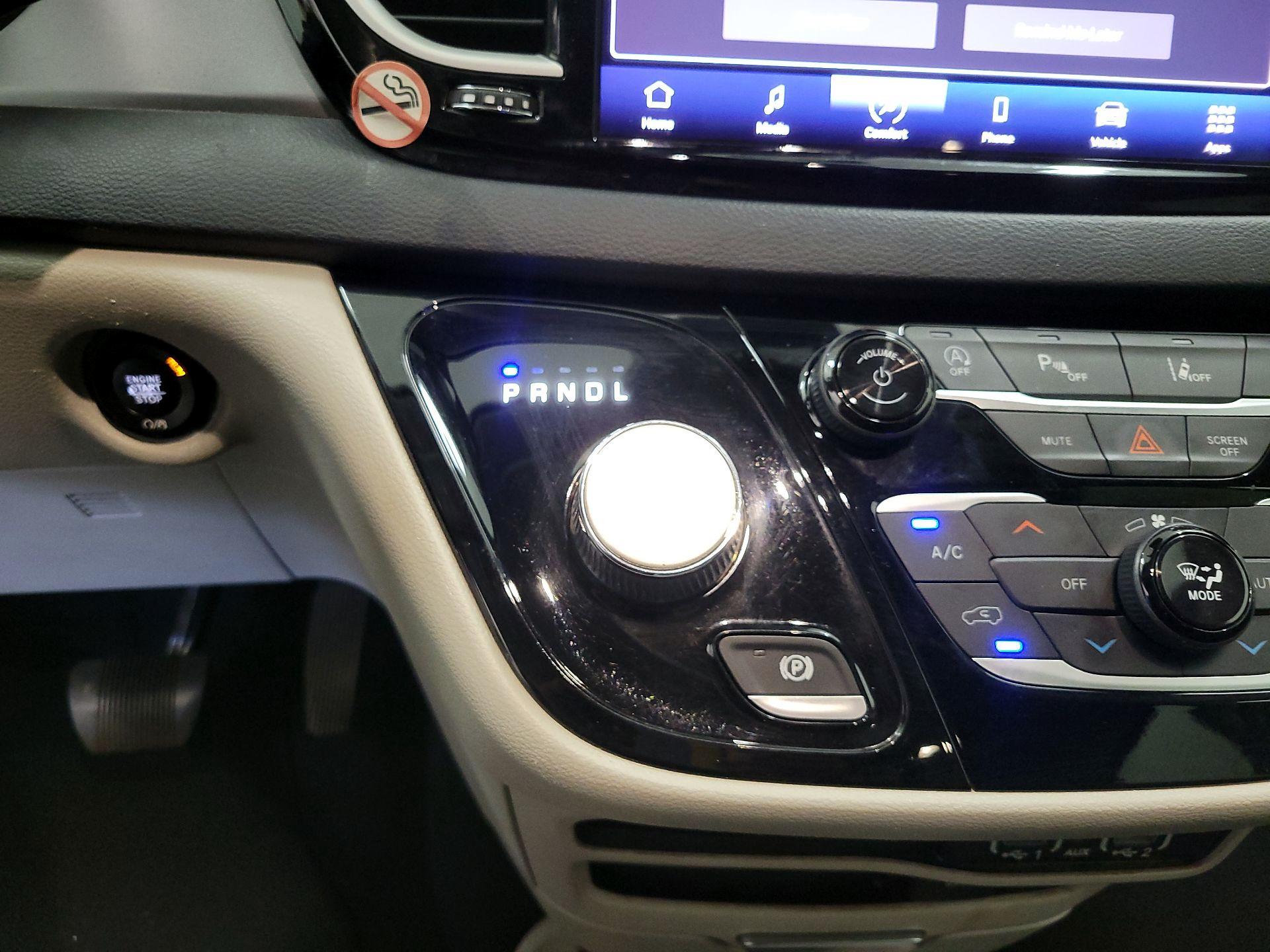 Thumbnail: 2022 Chrysler Pacifica - 17