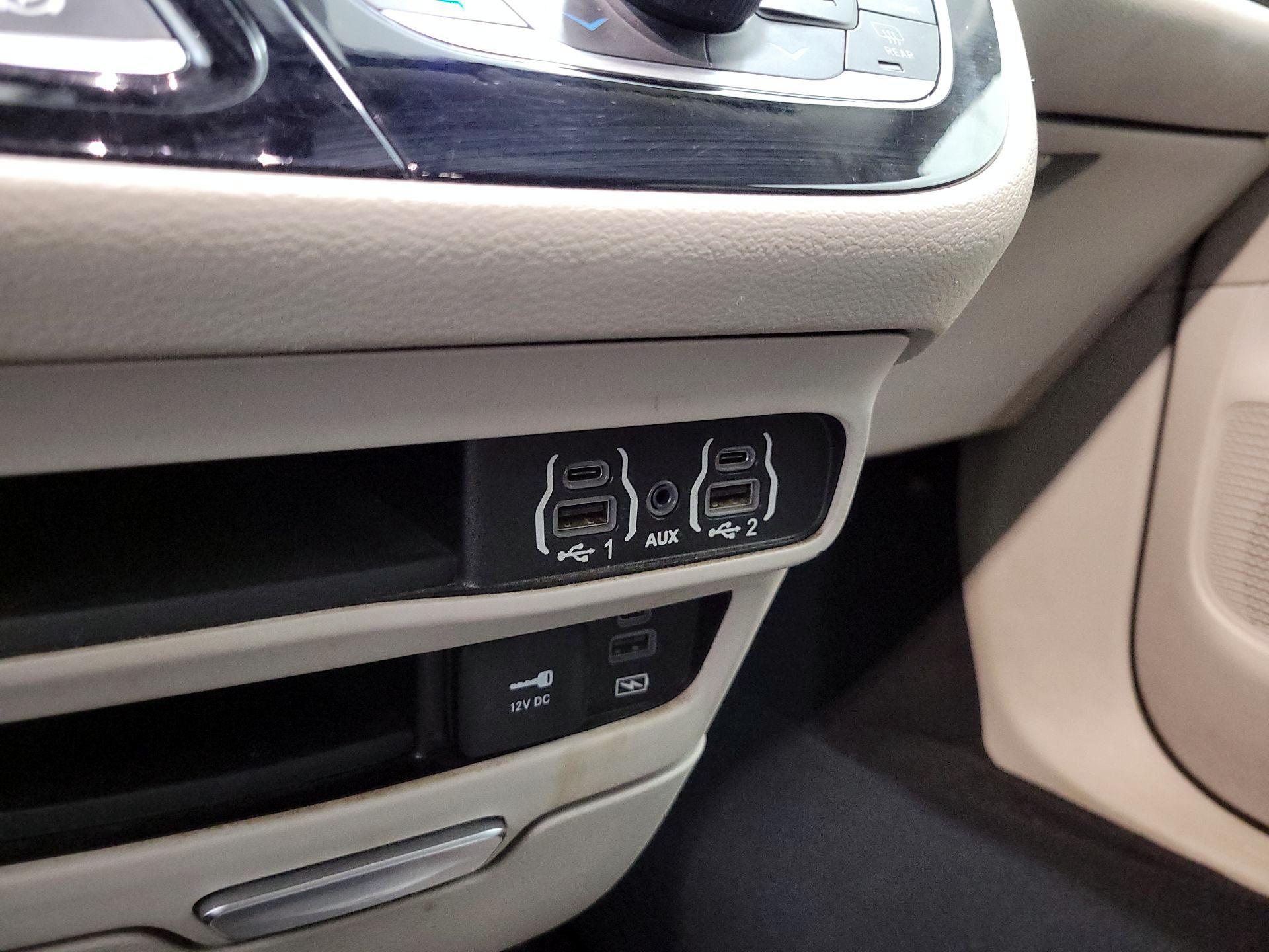 Thumbnail: 2022 Chrysler Pacifica - 18