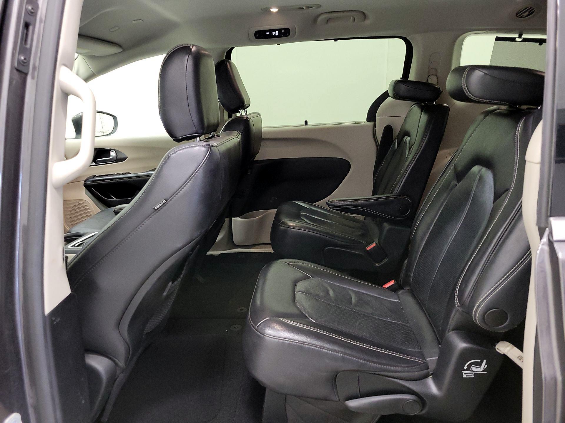Thumbnail: 2022 Chrysler Pacifica - 19