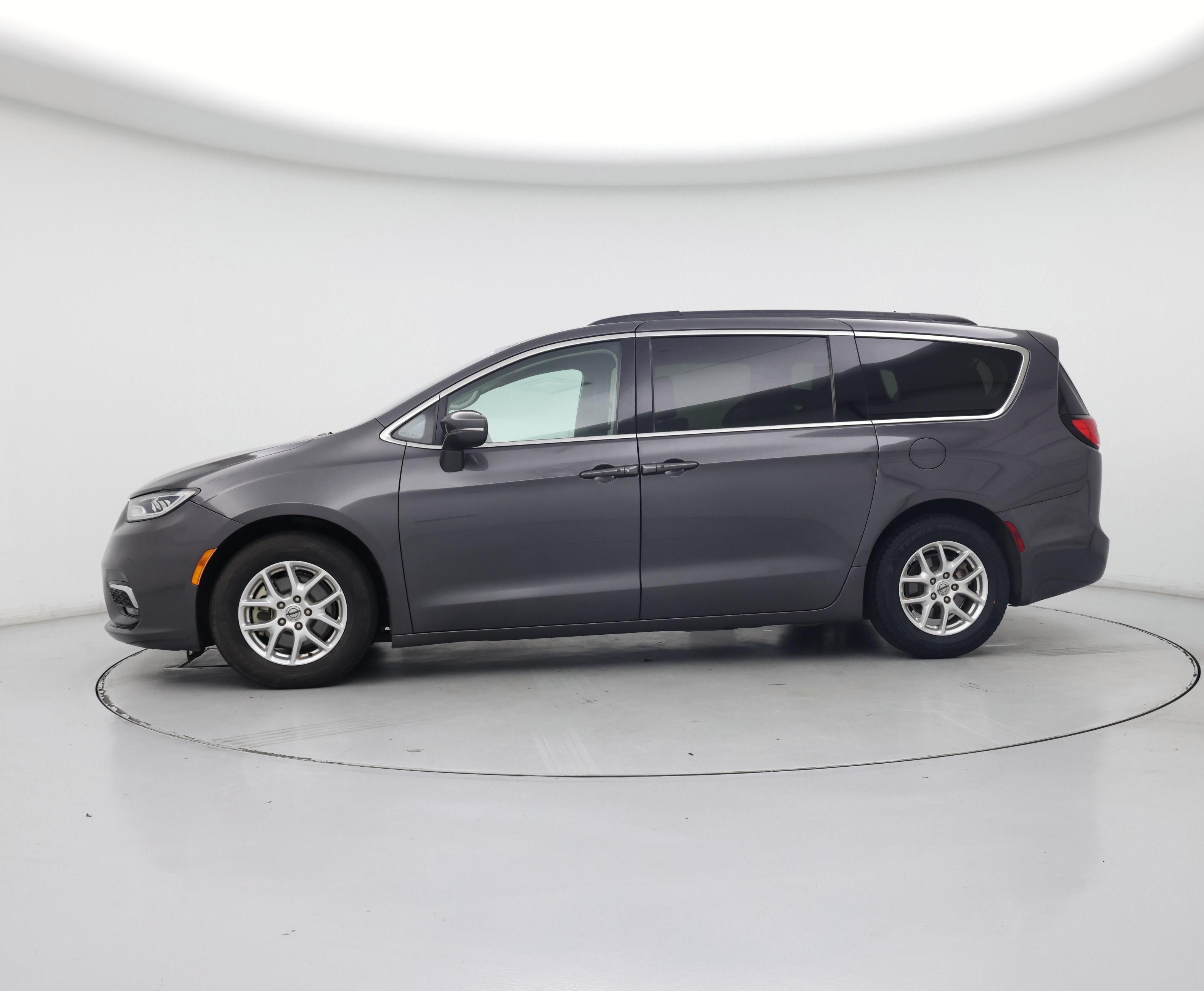Thumbnail: 2022 Chrysler Pacifica - 3