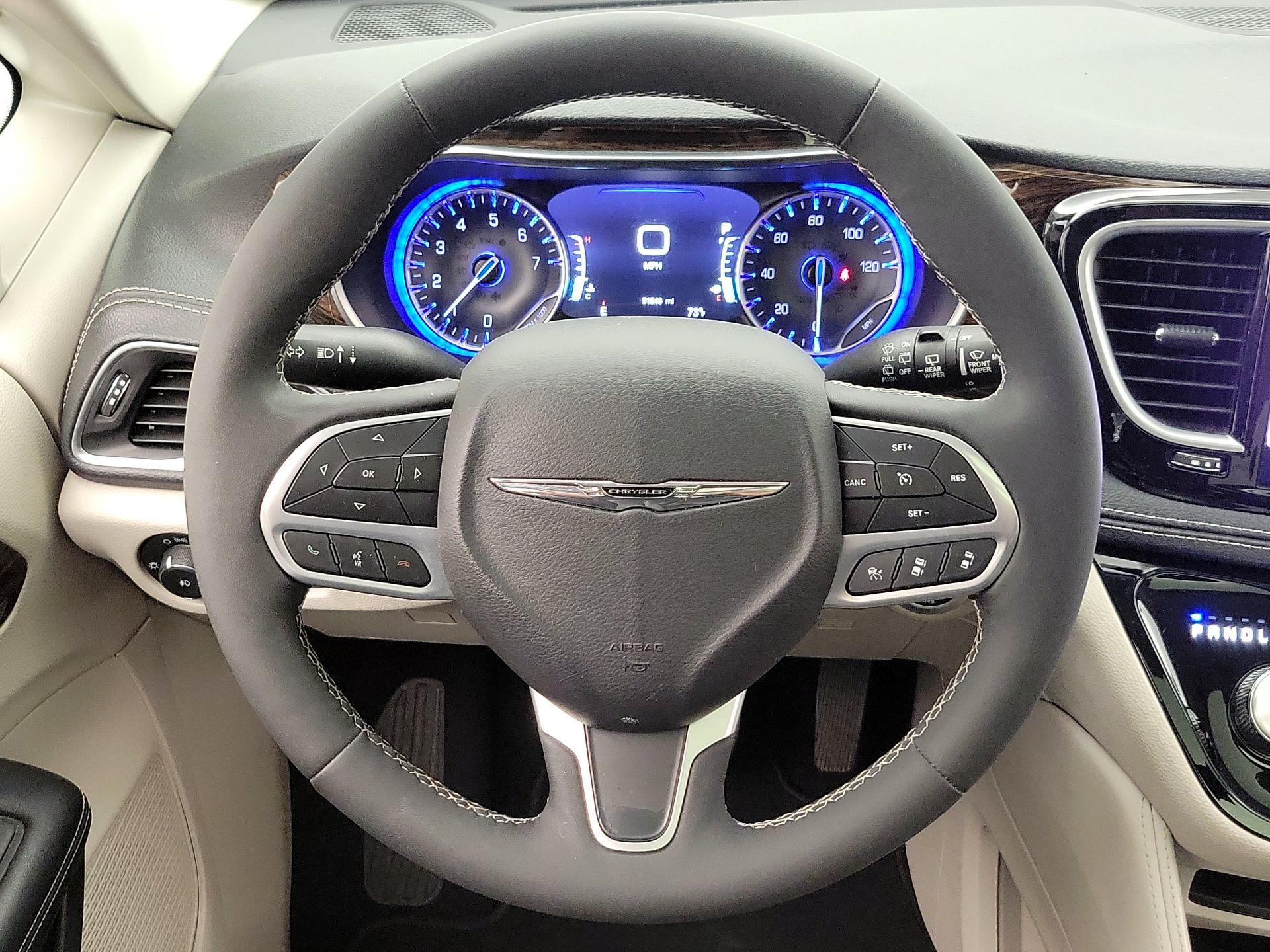 Thumbnail: 2023 Chrysler Pacifica - 10