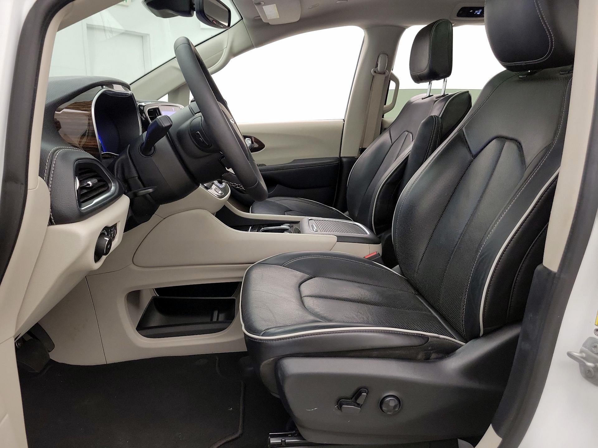 Thumbnail: 2023 Chrysler Pacifica - 11