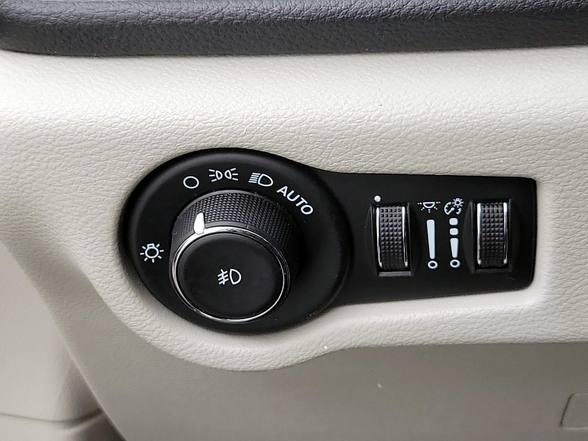 Thumbnail: 2023 Chrysler Pacifica - 13