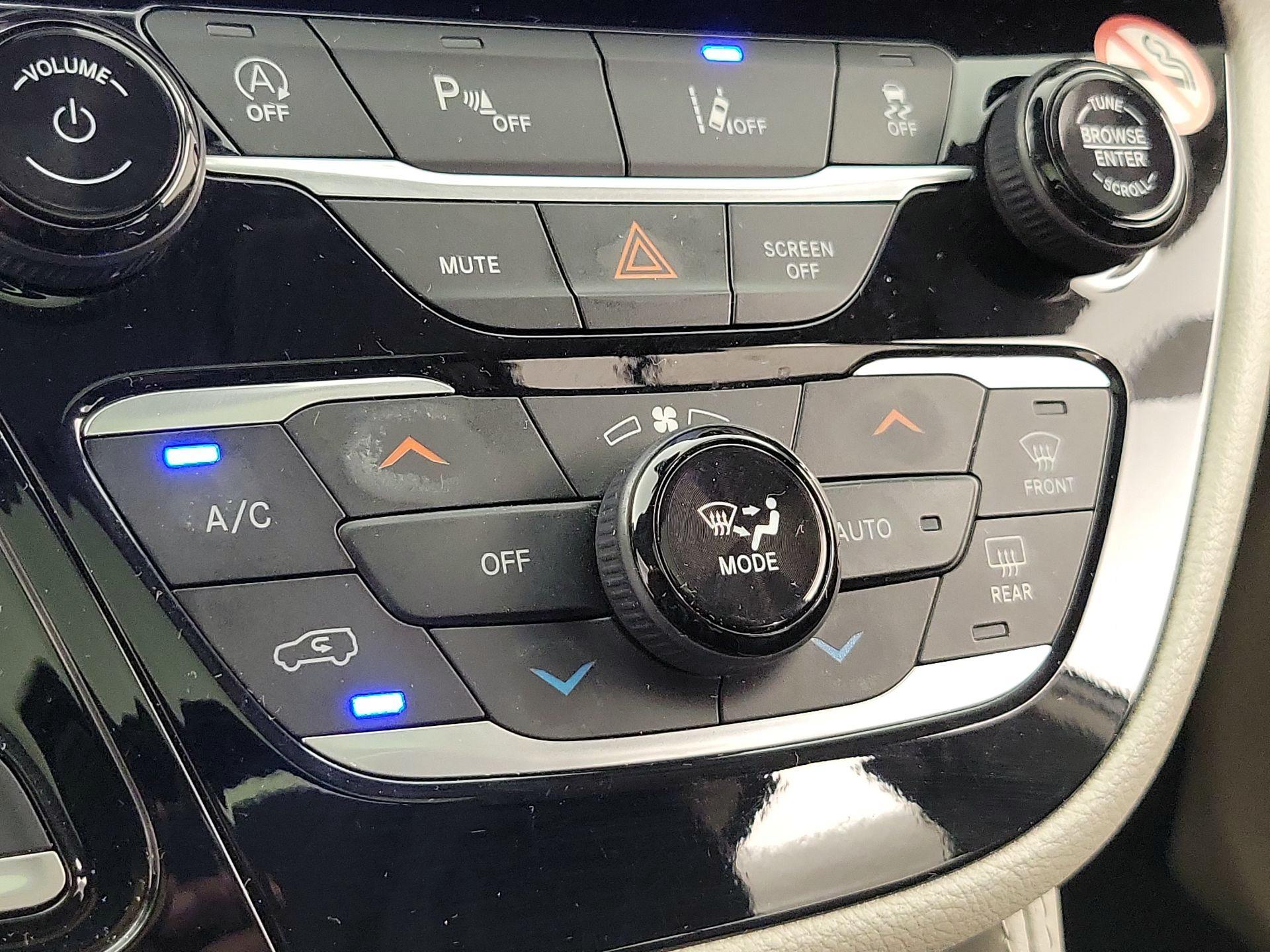 Thumbnail: 2023 Chrysler Pacifica - 17