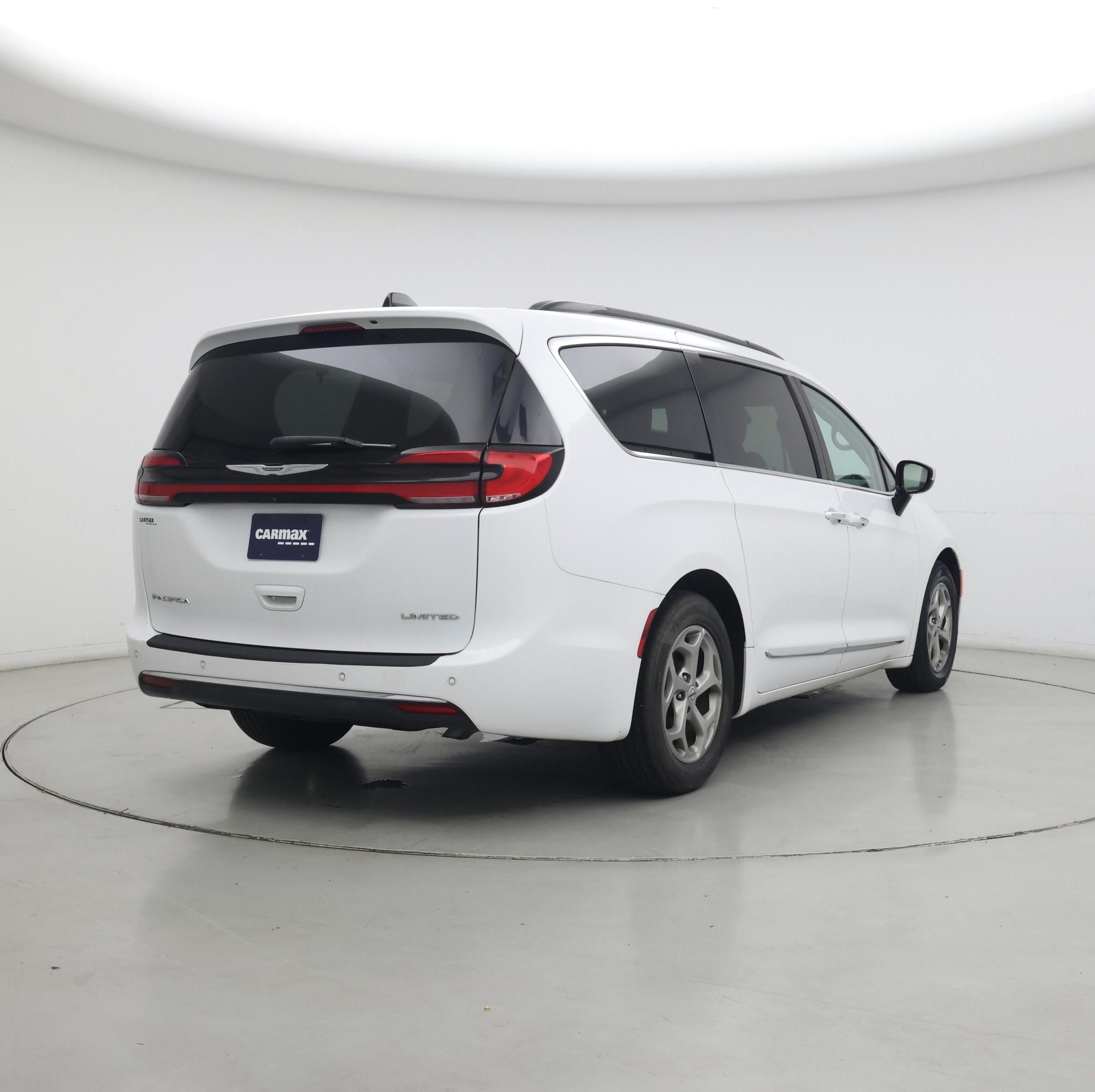 Thumbnail: 2023 Chrysler Pacifica - 8