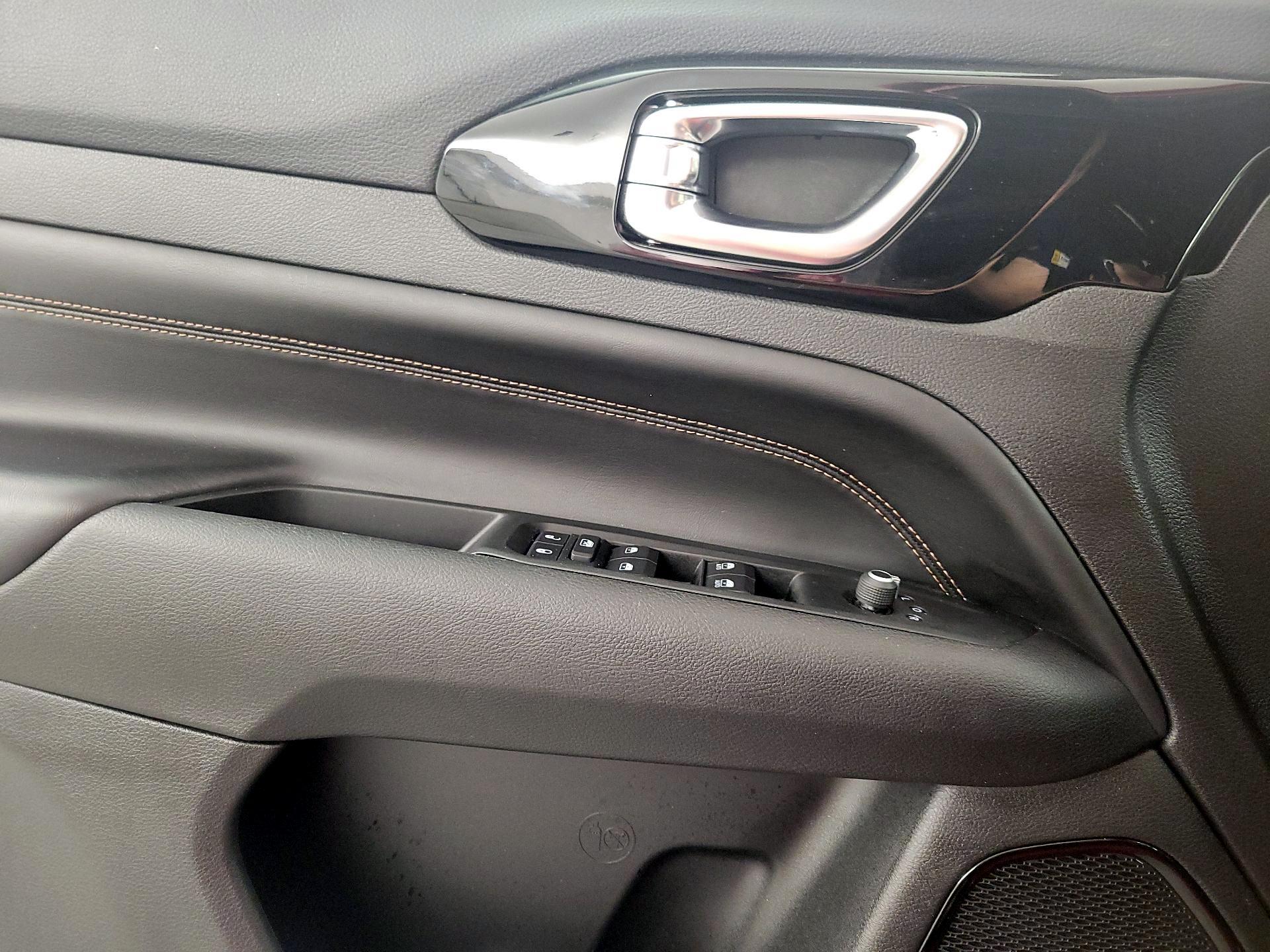 Thumbnail: 2022 Jeep Compass - 12