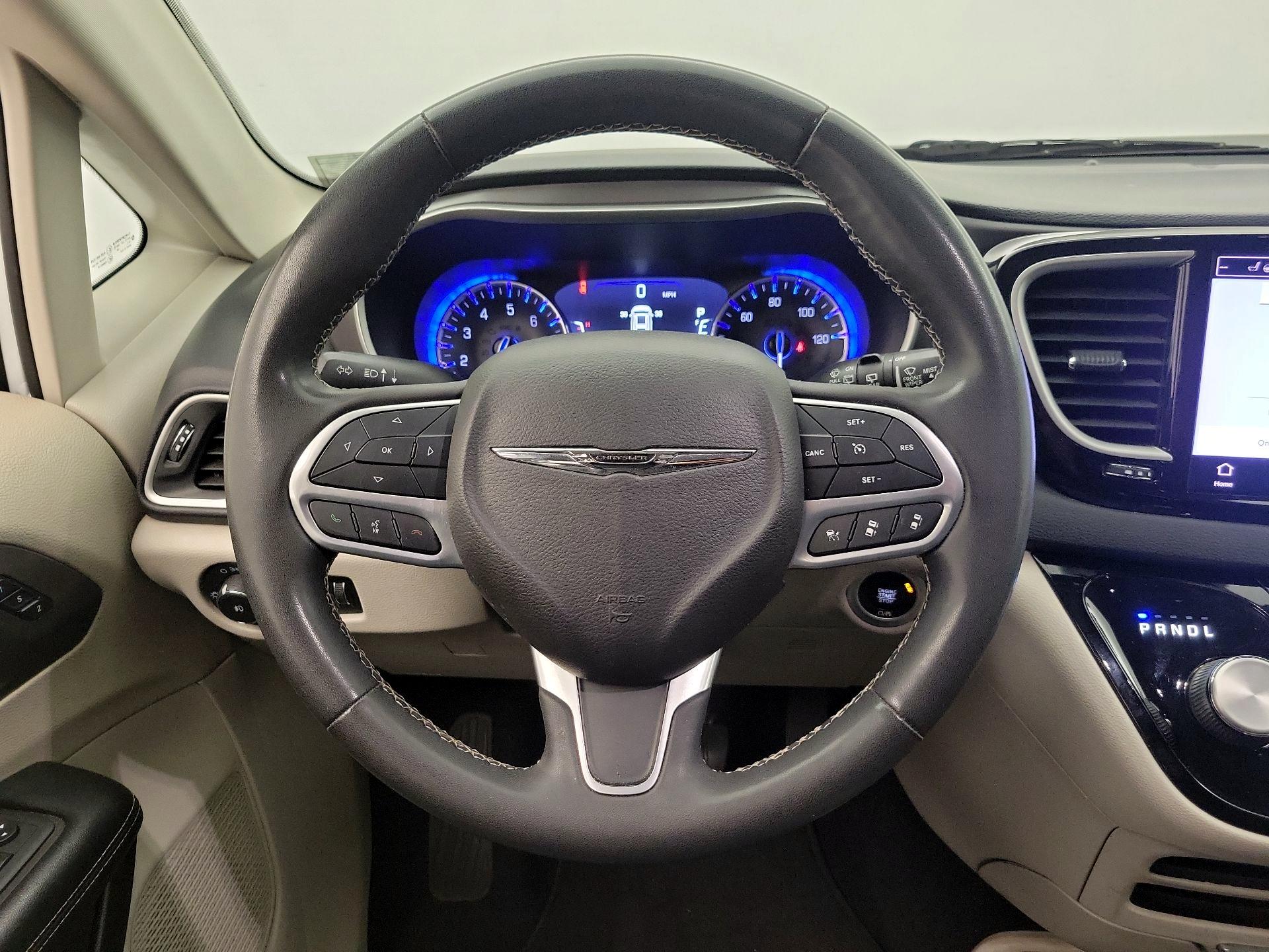 Thumbnail: 2022 Chrysler Pacifica - 10