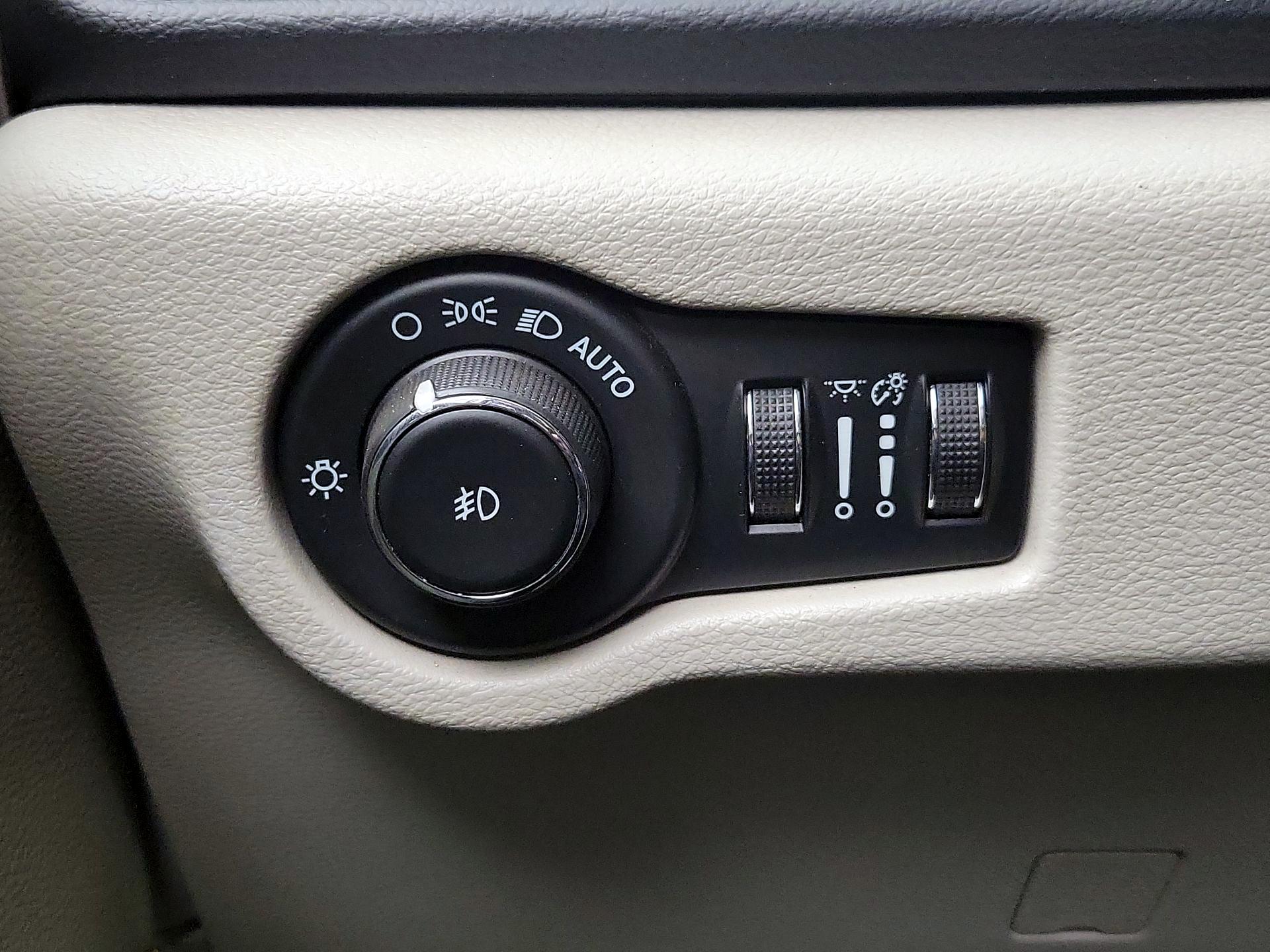 Thumbnail: 2022 Chrysler Pacifica - 13