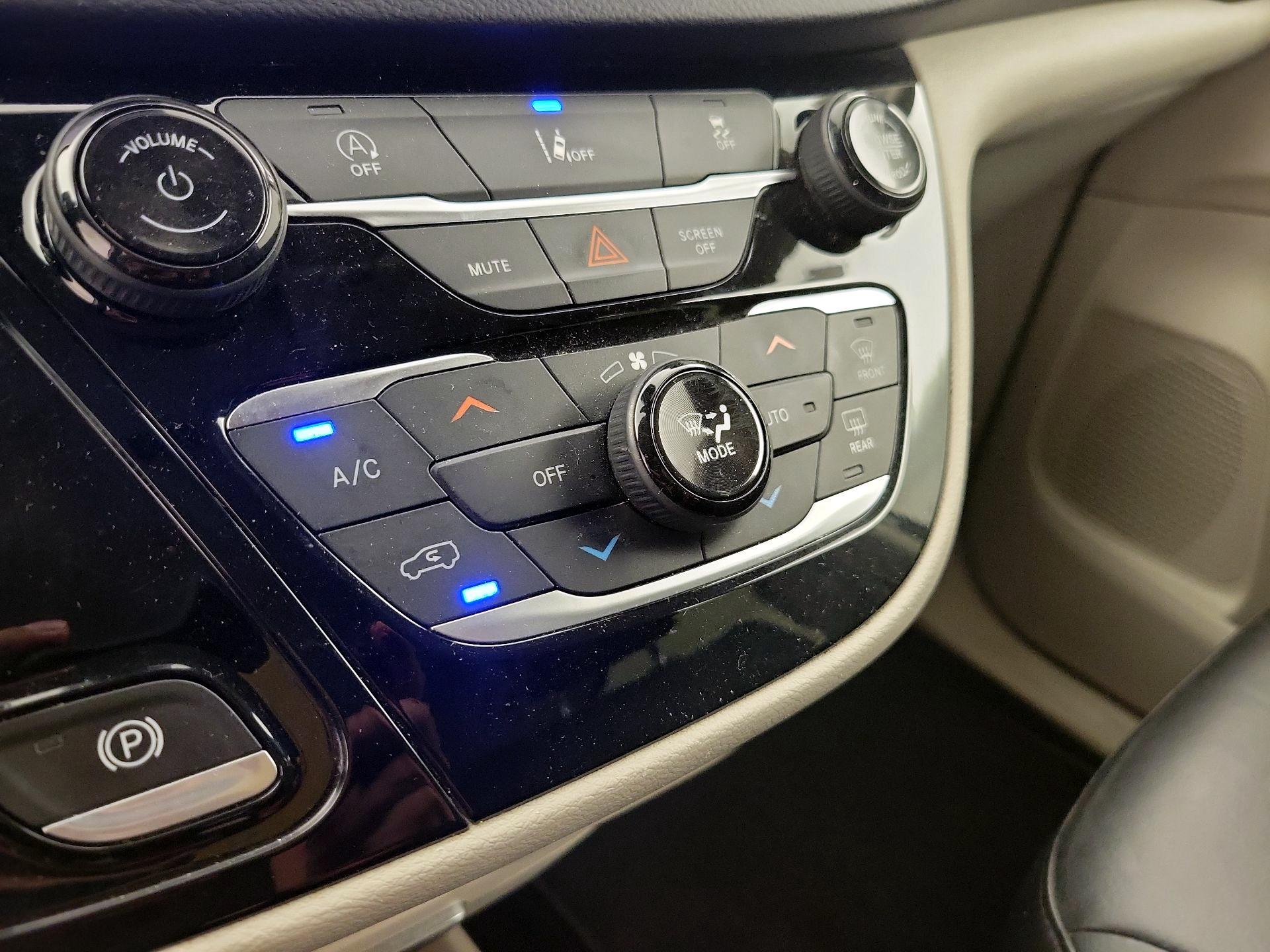 Thumbnail: 2022 Chrysler Pacifica - 16