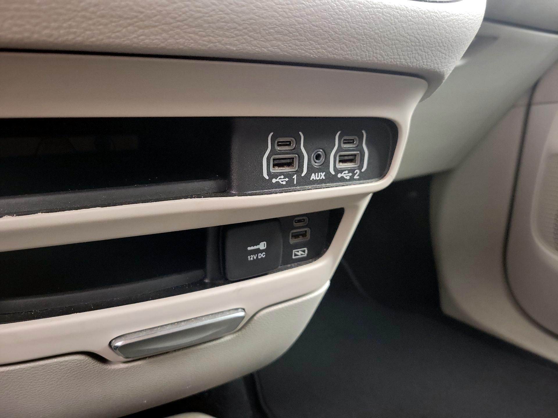 Thumbnail: 2022 Chrysler Pacifica - 18